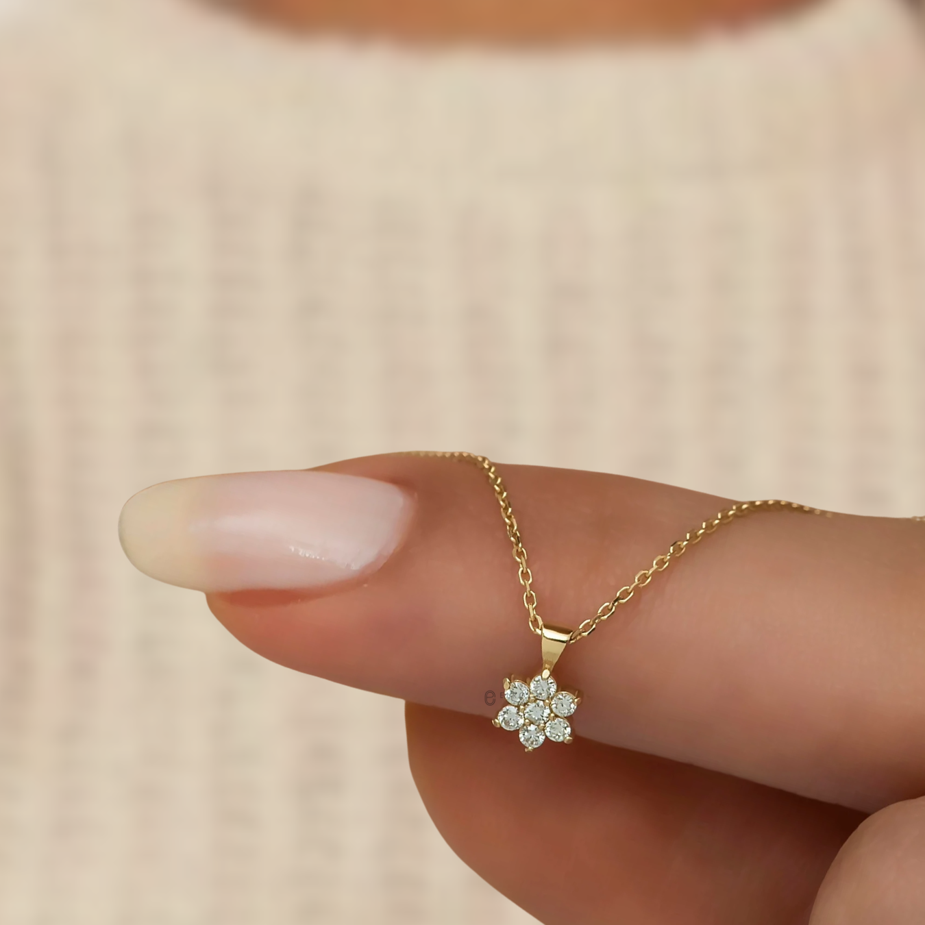14K Gold Diamond Flower Necklace in 14K Gold for Woman
