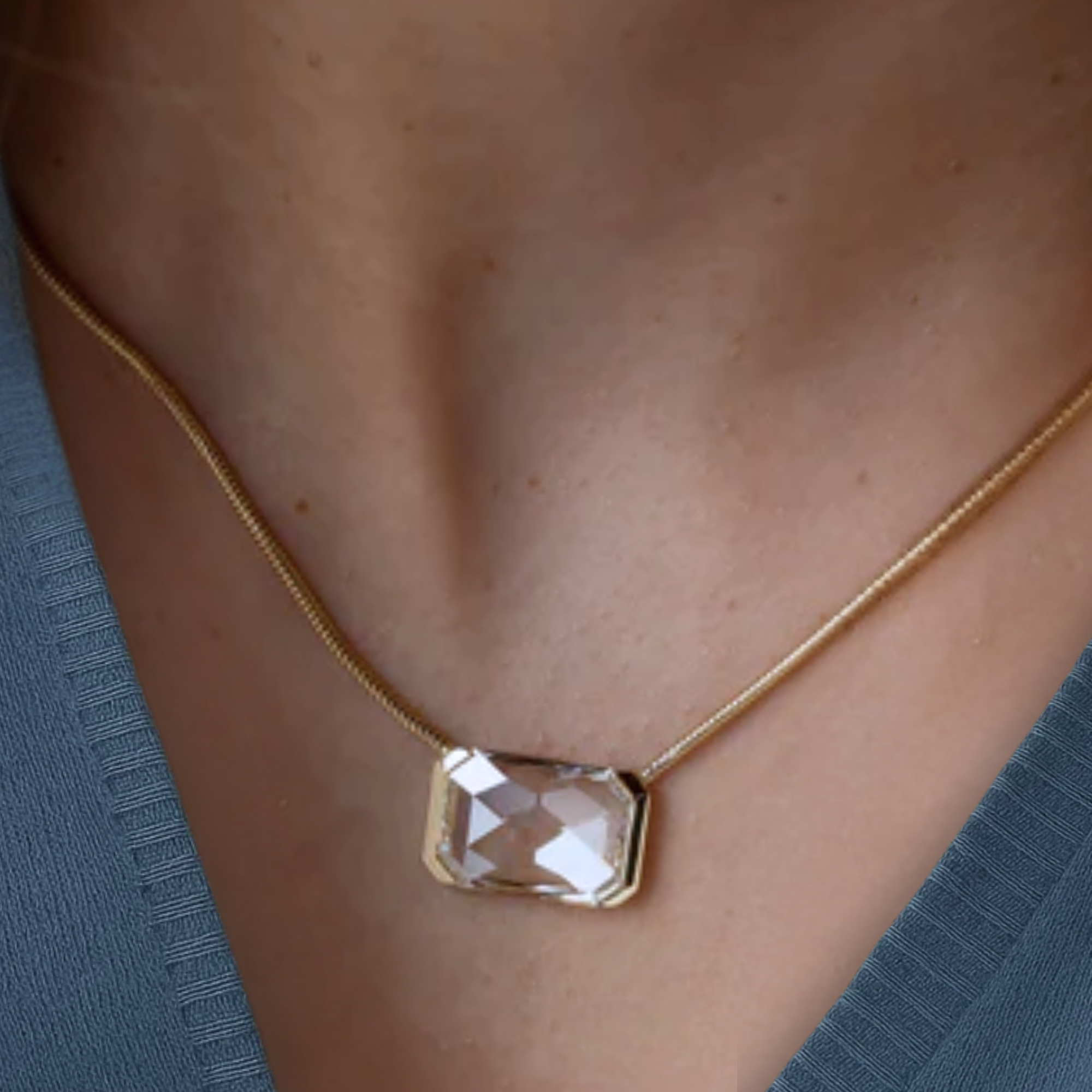 14K Gold Emerald Rose Cut Solitaire Pendant Necklace