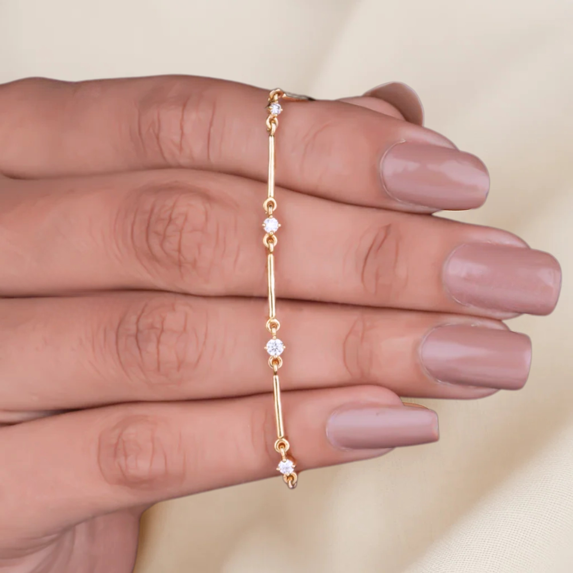 14K Gold Bar Round Graduated Diamond Link Bracelet