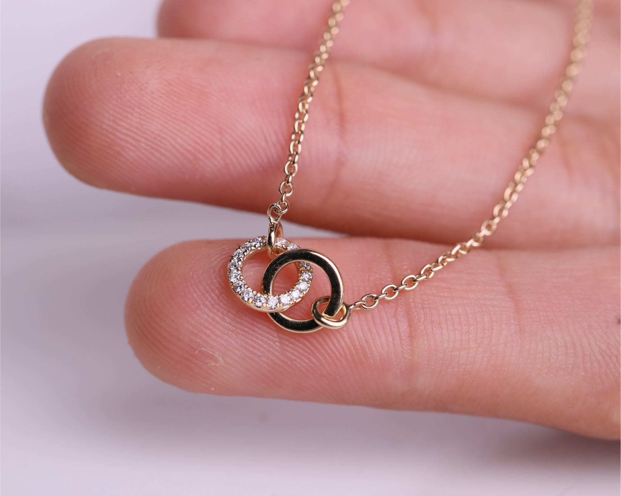 0.05 Ctw Diamond Intertwined Circle Necklace in 14K Solid Gold
