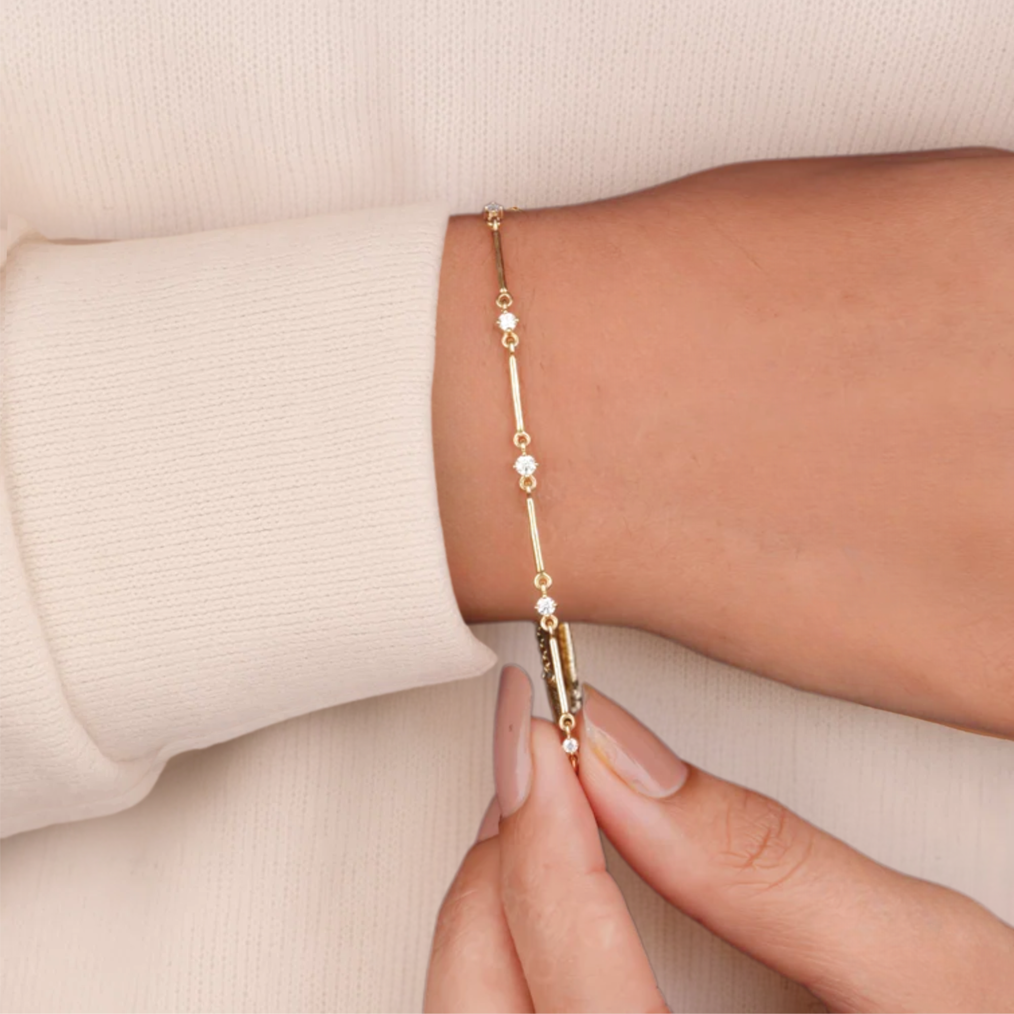 14K Gold Bar Round Graduated Diamond Link Bracelet