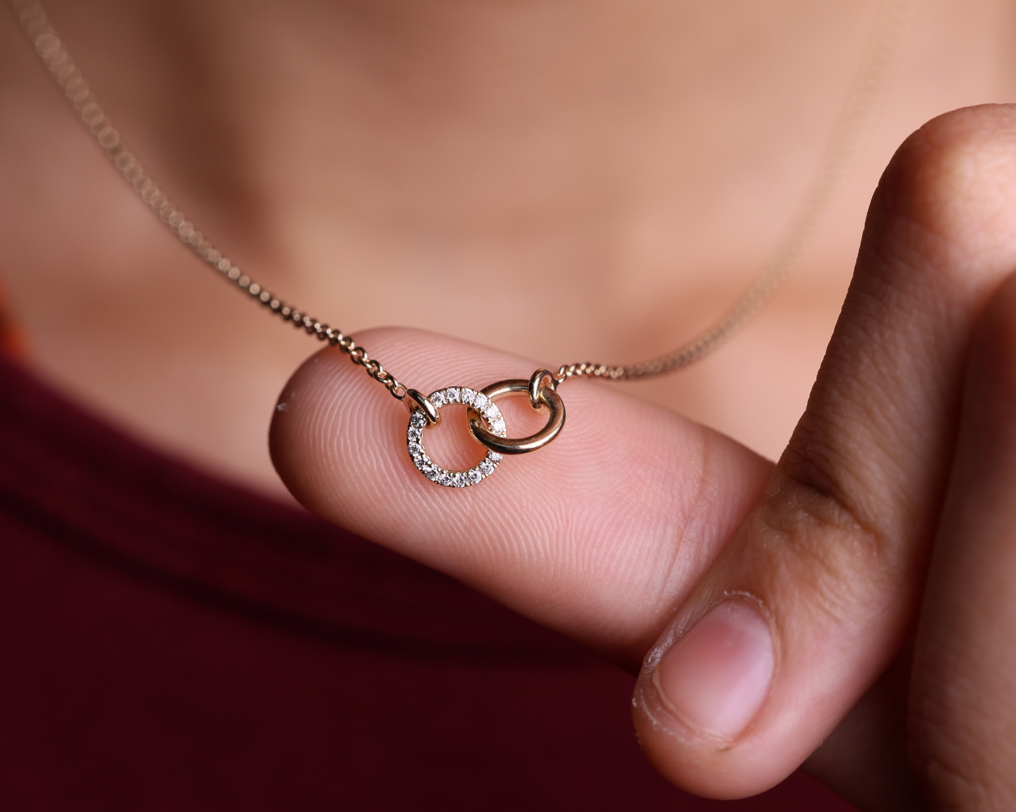 0.05 Ctw Diamond Intertwined Circle Necklace in 14K Solid Gold