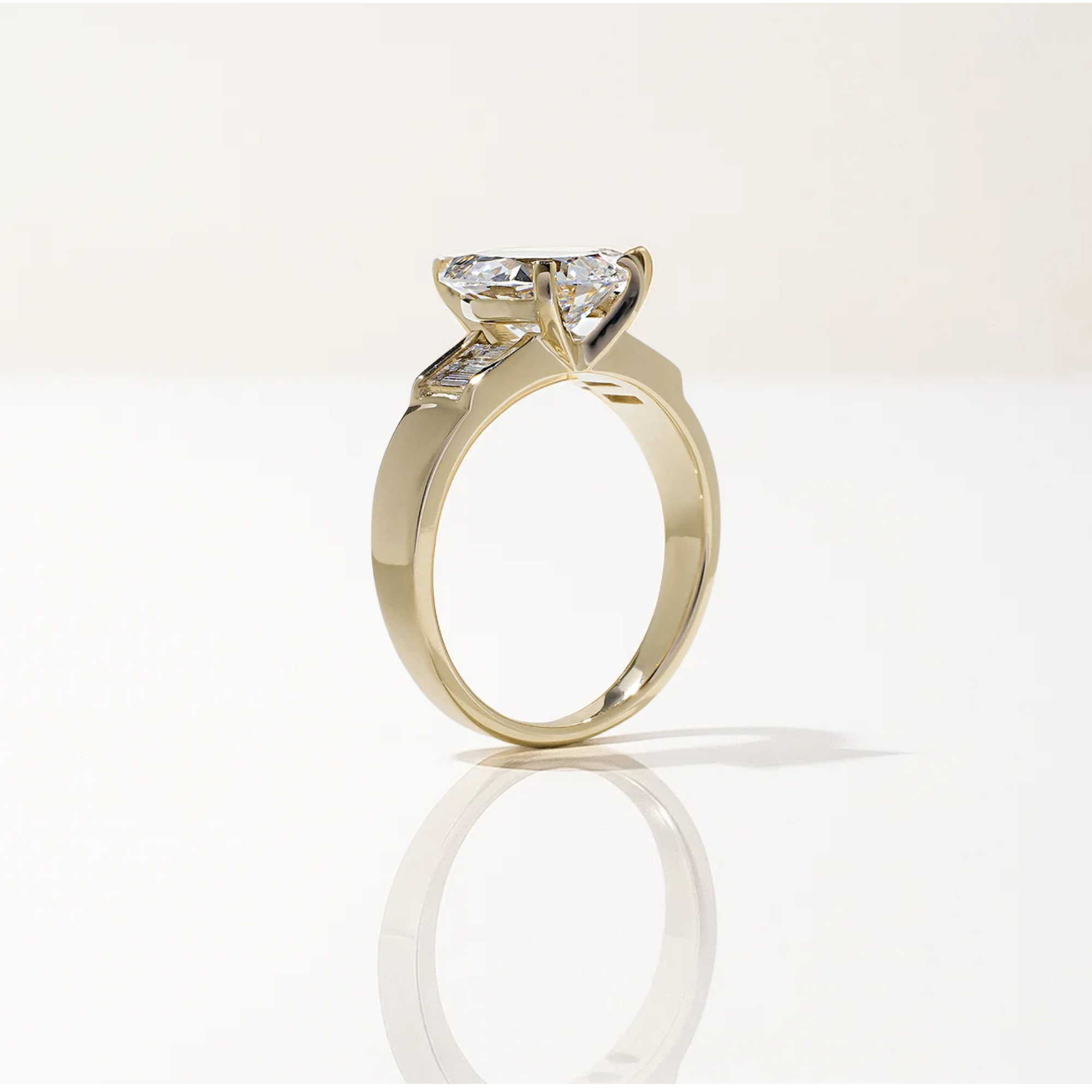 Gold ring with a pear-shaped diamond and baguette side stones