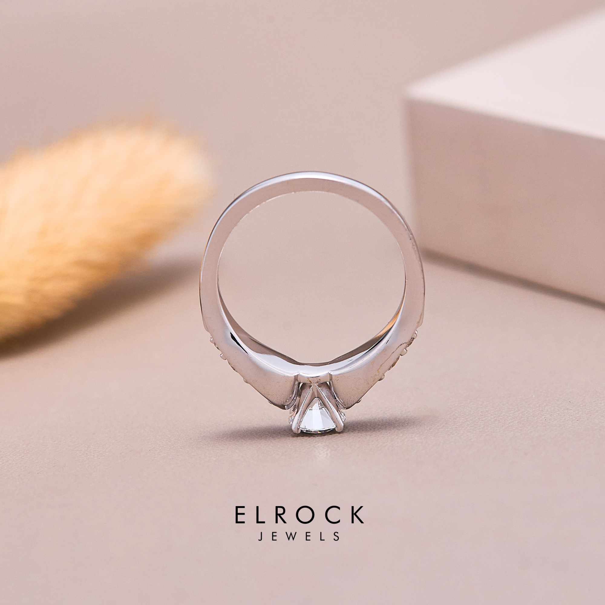 Round Cut Lab Grown Diamond Ring