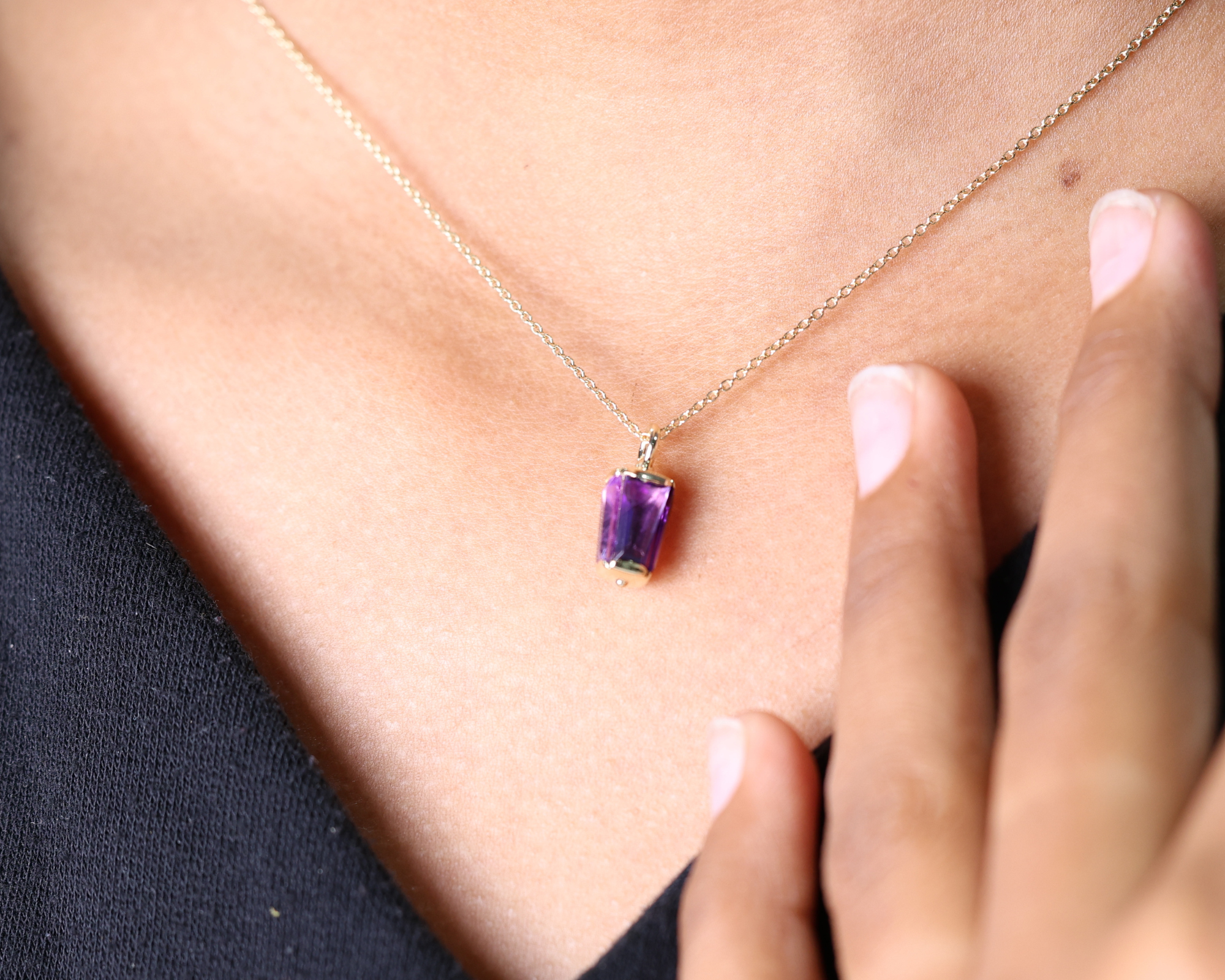 14K Gold Sapphire Pendant Dainty Lilac Sapphire Gemstone Pendant in Gold