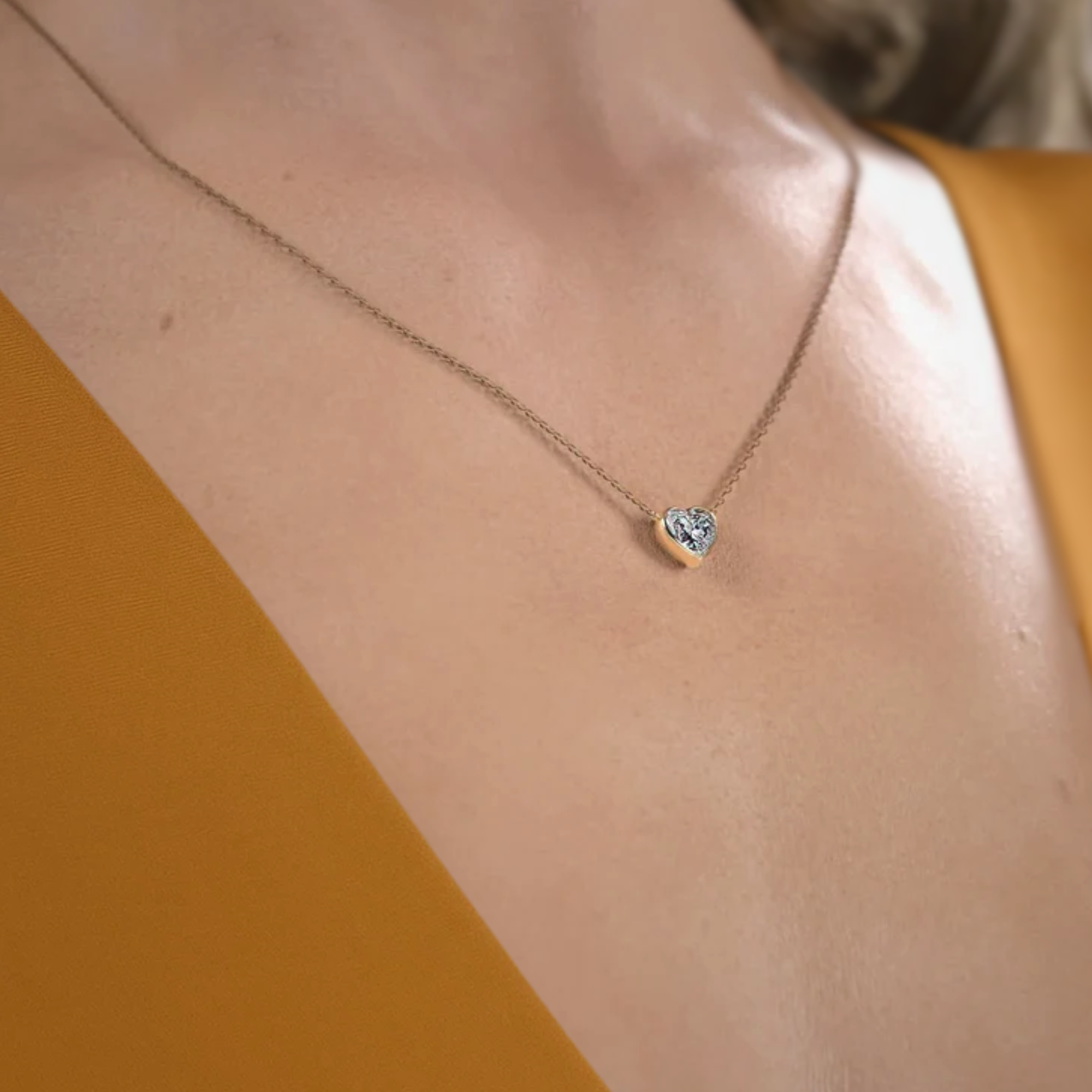 14K Gold Round Diamond Mini Heart Pendant Necklace