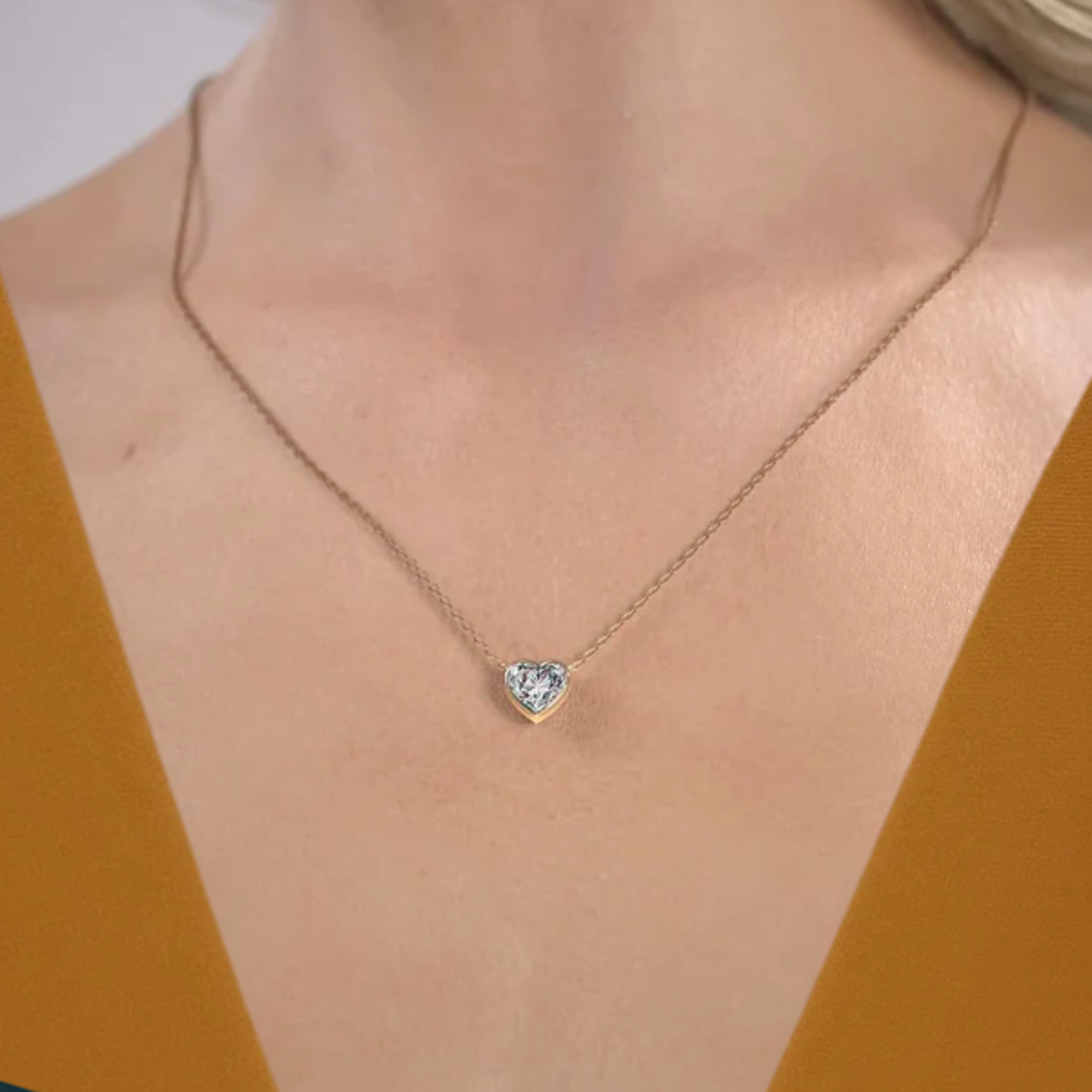 14K Gold Round Diamond Mini Heart Pendant Necklace