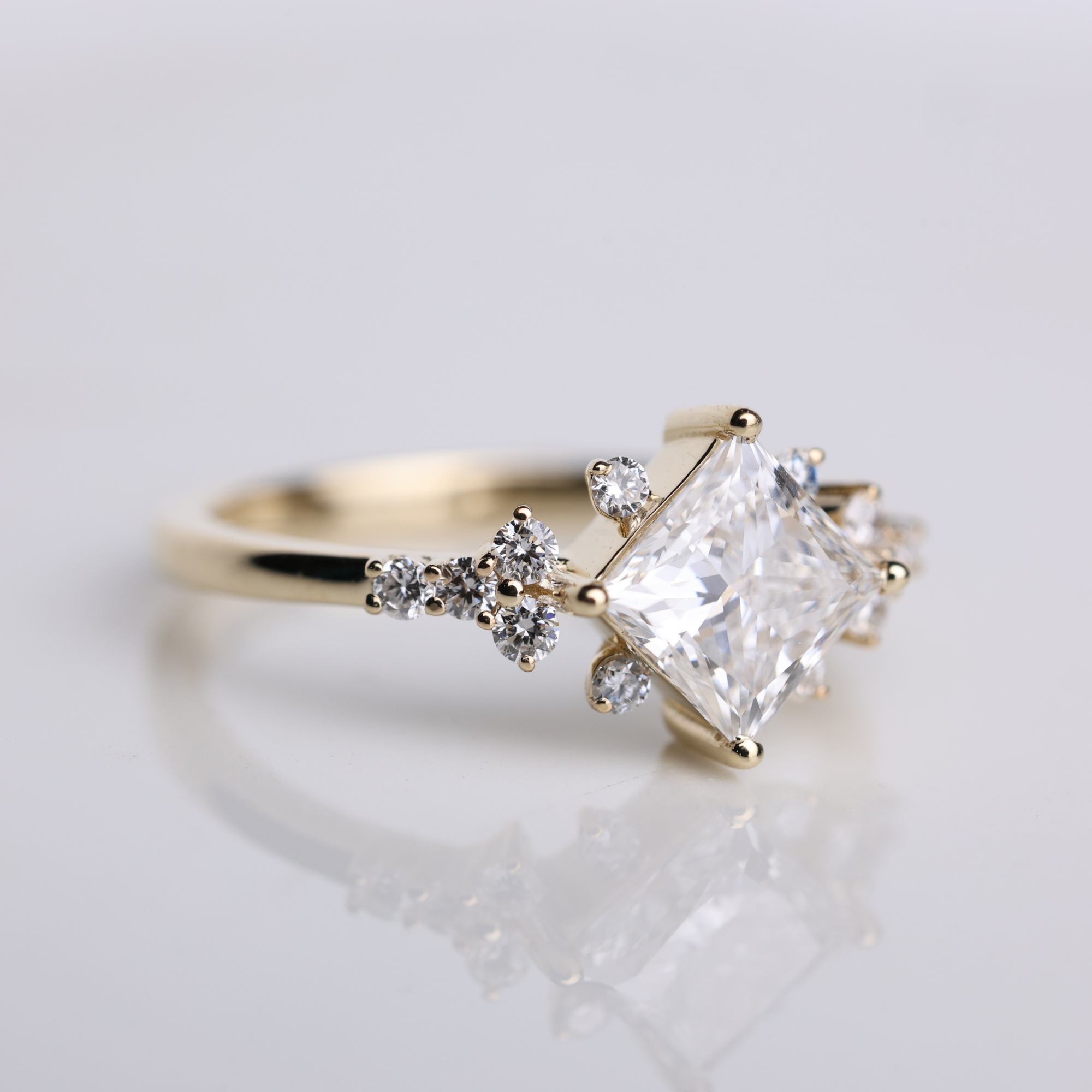14K Gold 1.00 Carat Princess Cut Stylish Solitaire Engagement Ring