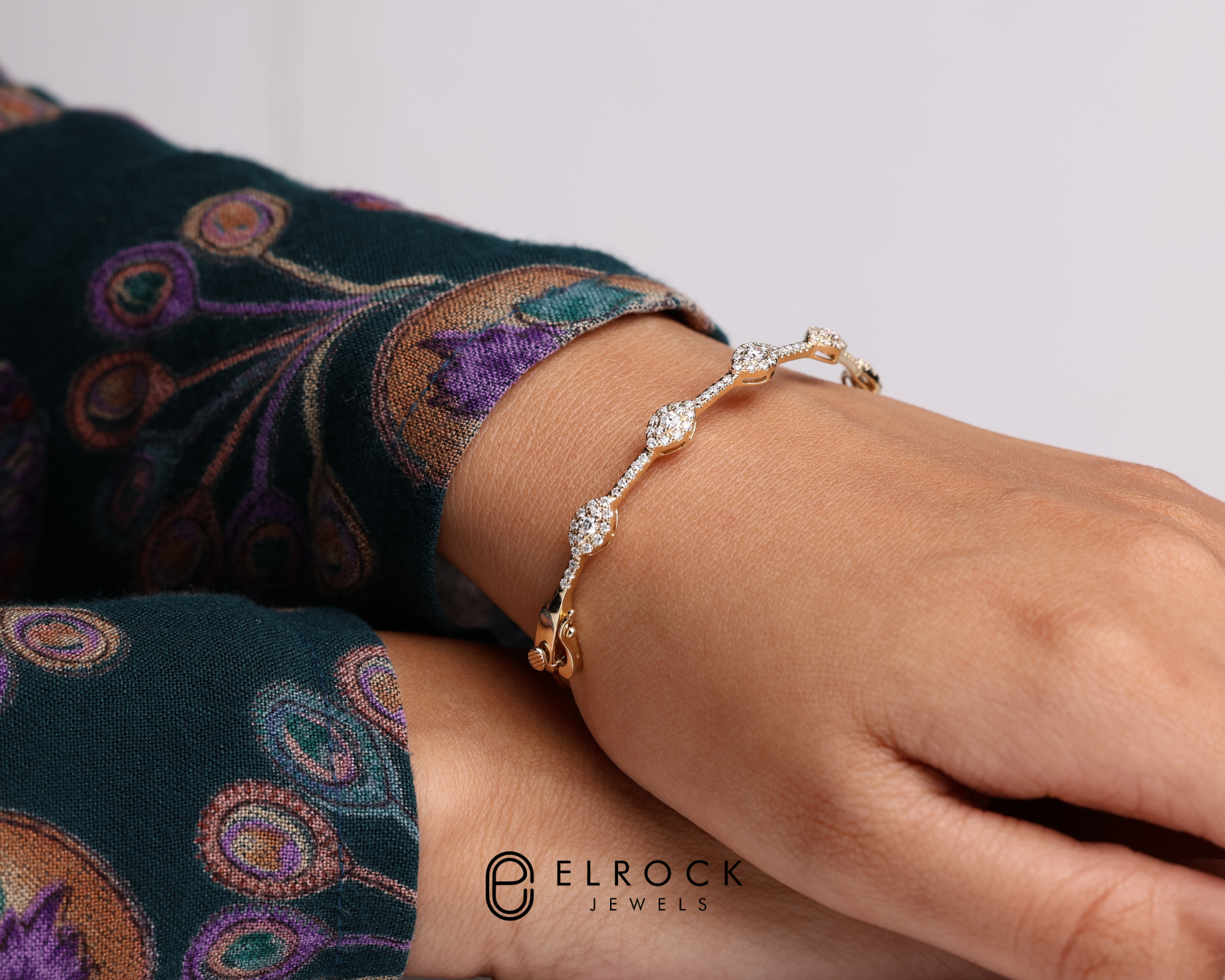 14k Round Diamond Bangle Bracelet