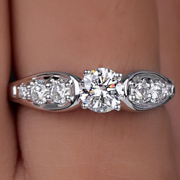 14K Gold Round Shape Lab Grown Diamond Engagement Ring