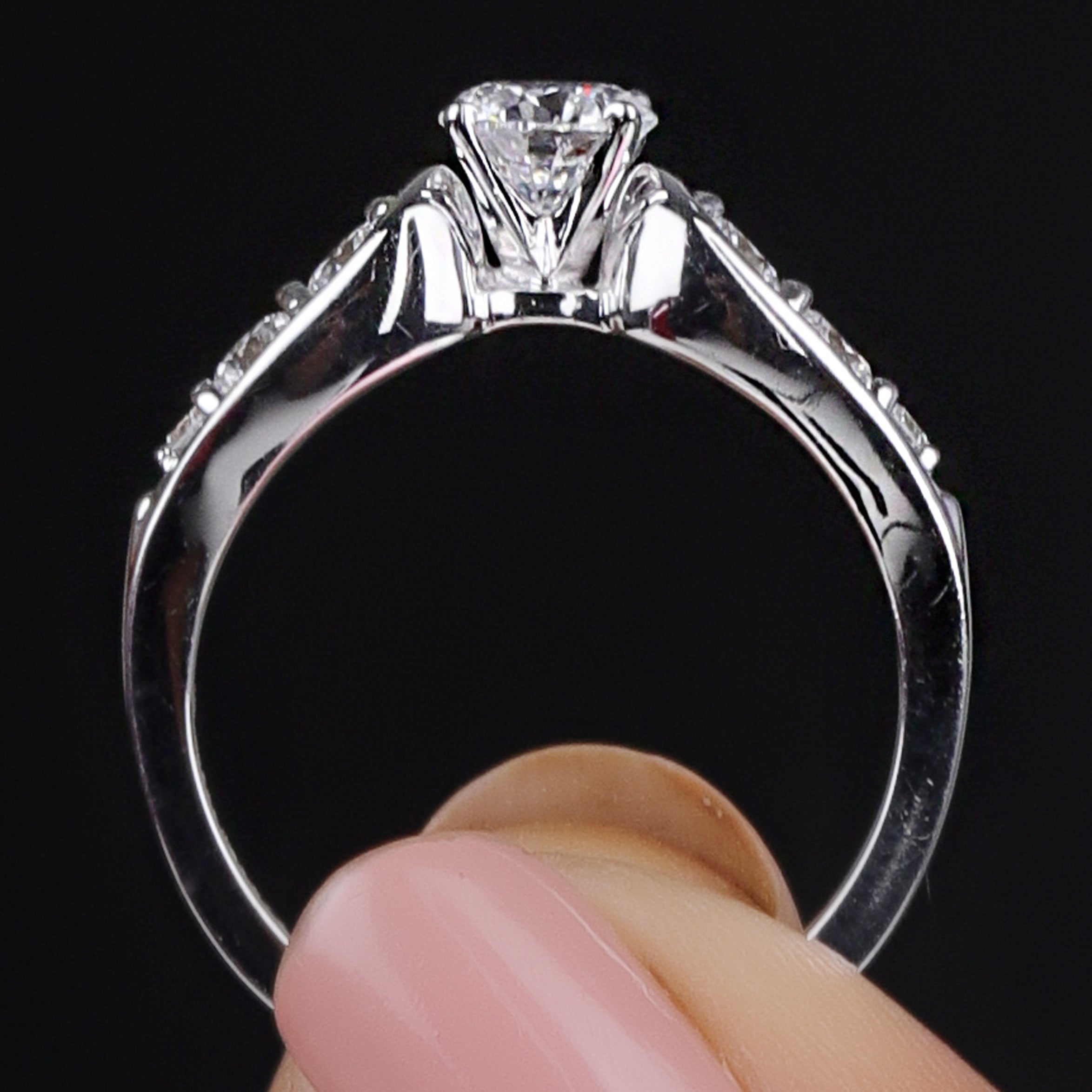 14K Gold Round Shape Lab Grown Diamond Engagement Ring