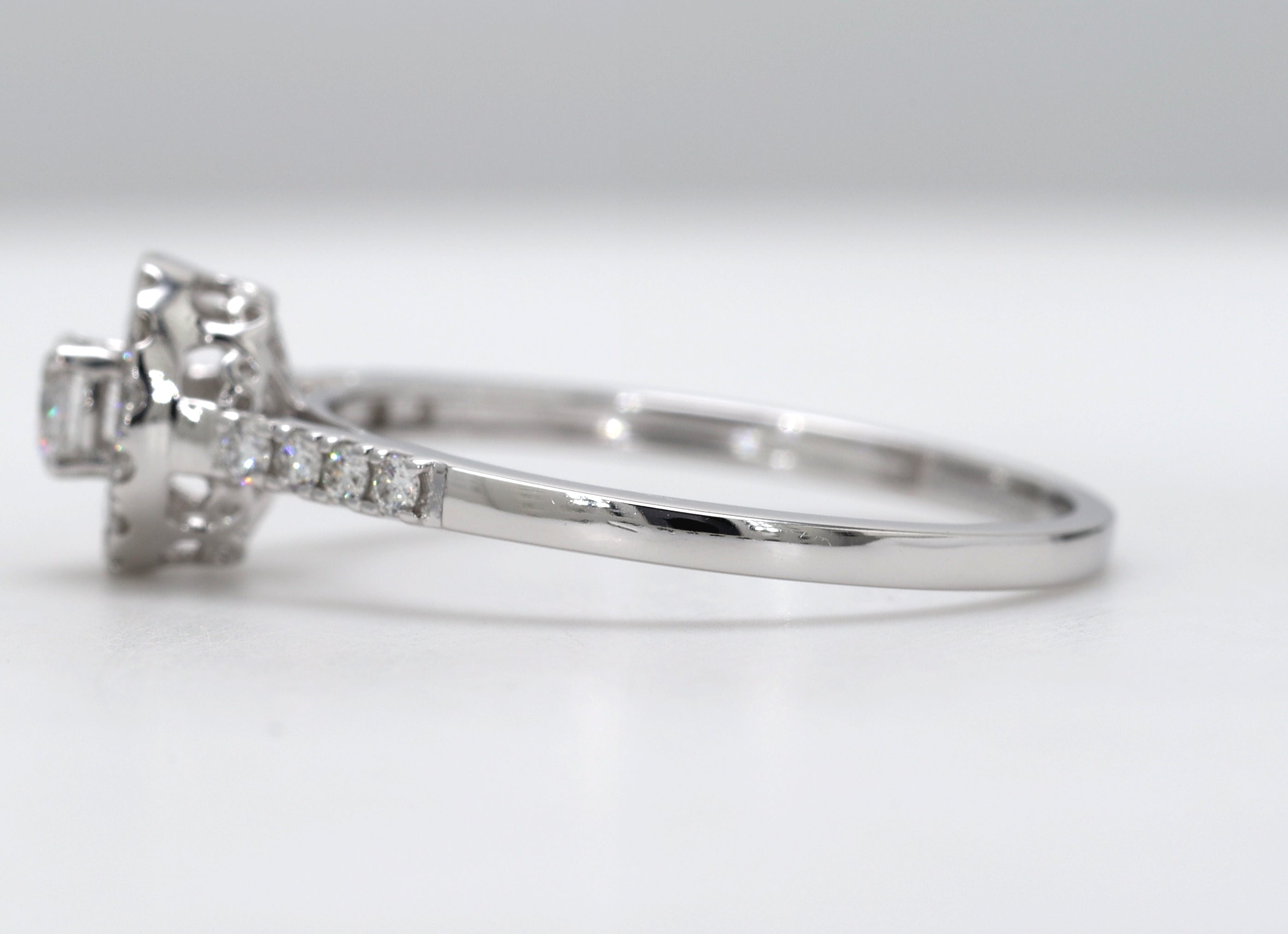 14K Gold Round Brilliant Cut Lab Created Diamond Ring