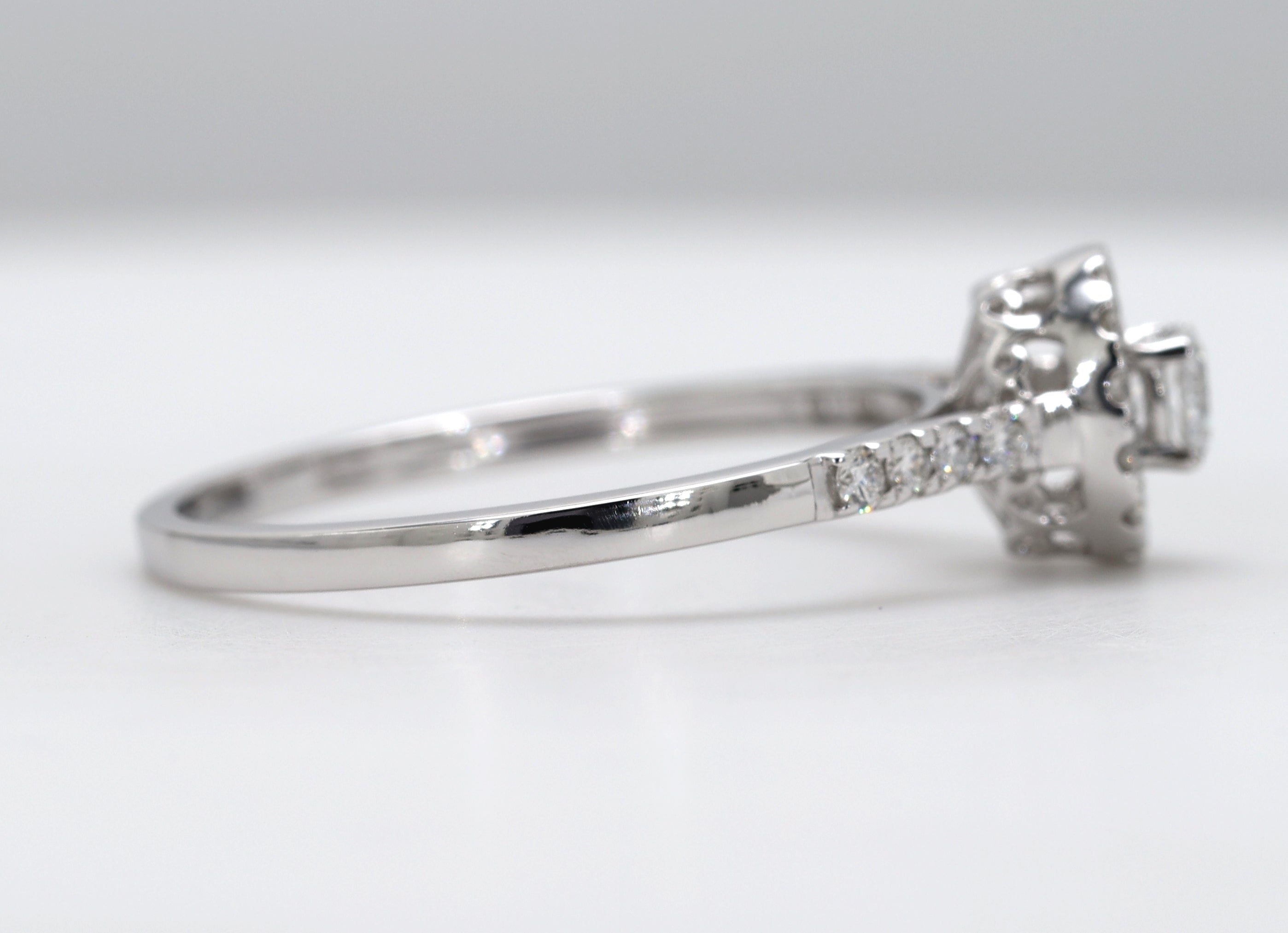 14K Gold Round Brilliant Cut Lab Created Diamond Ring
