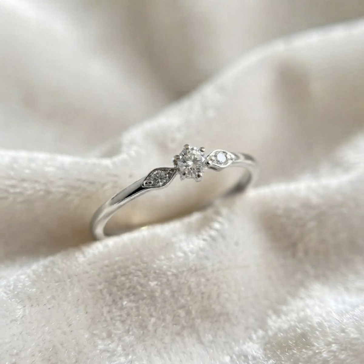 Round Diamond Leaf Accent Ring