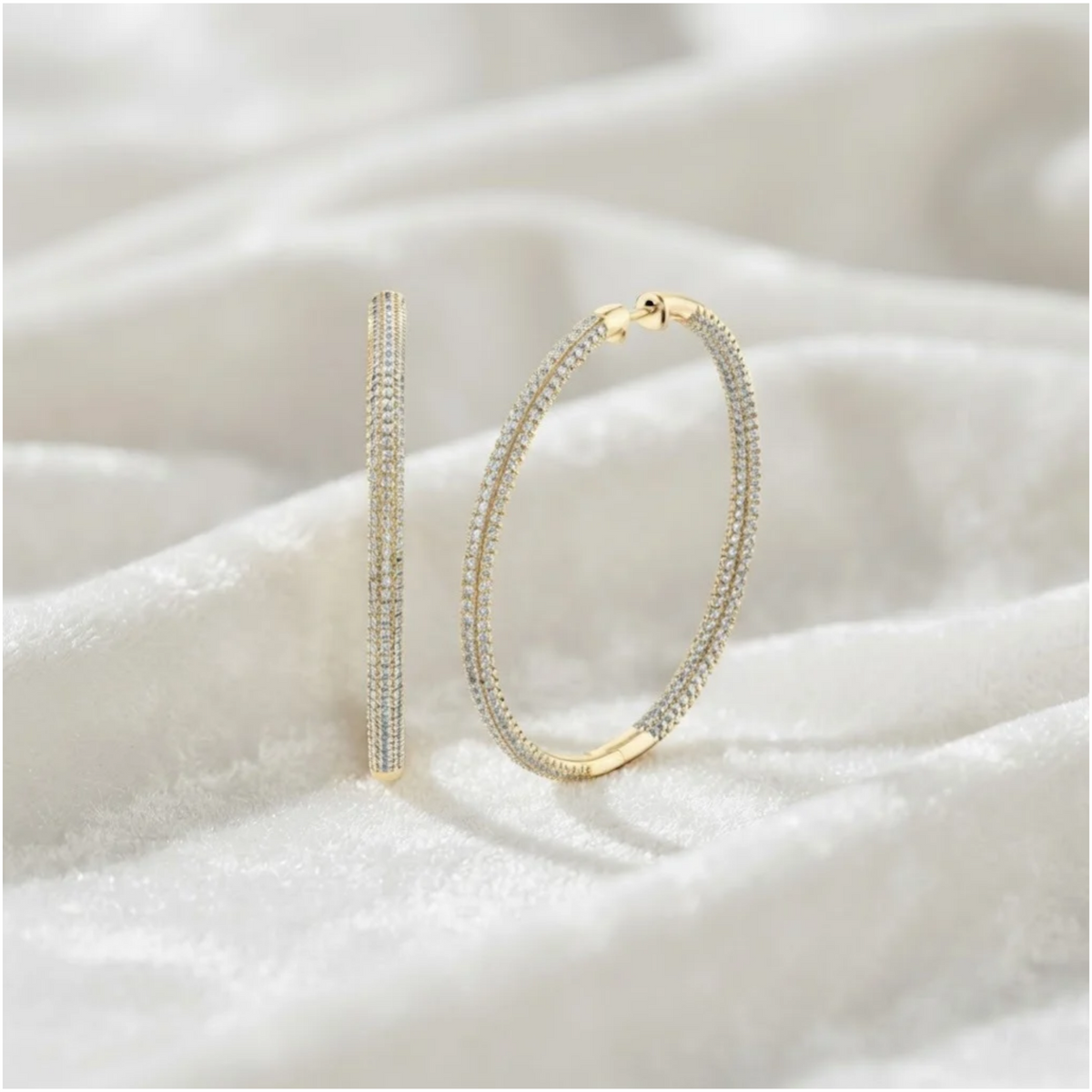 14K Gold Zarte Lab Grown Huggie Creolen