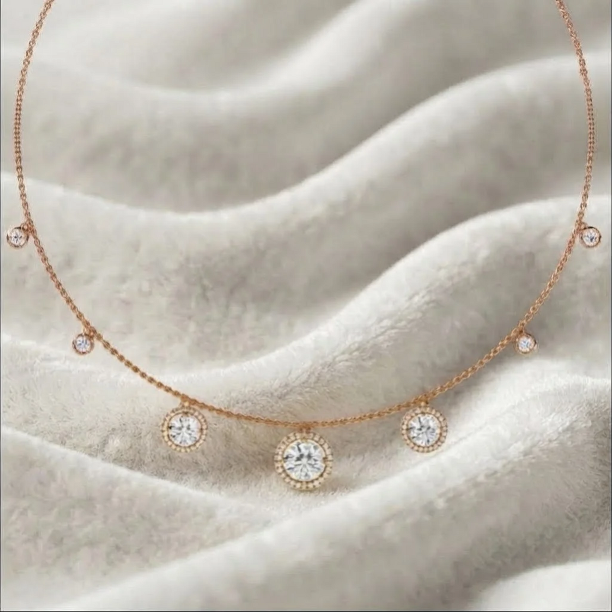 Halskette aus 14 Karat Gold mit atemberaubendem runden Diamanten