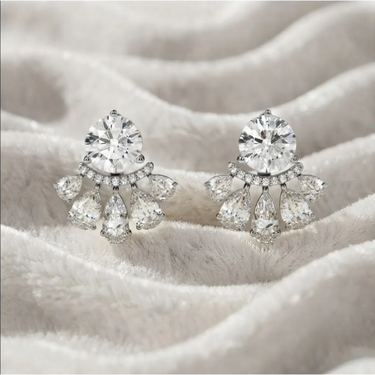 Ohrstecker aus 14K Gold mit Diamanten in Birnen-, runden und Marquise-Schliff