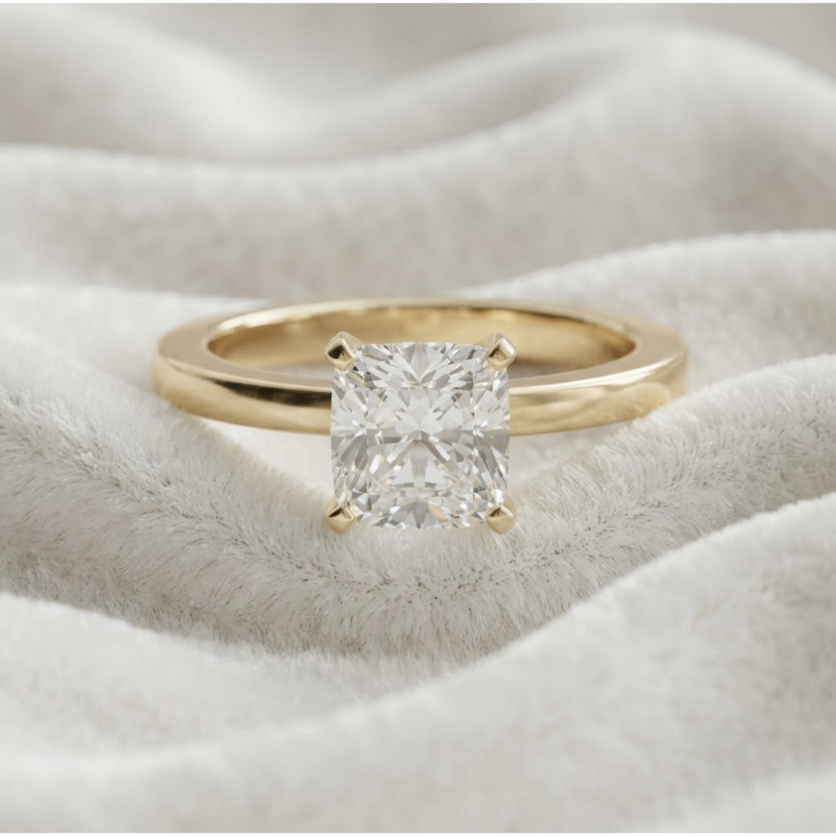 14K Gold Eleganter Square Cushion Cut Ring mit Klarheit