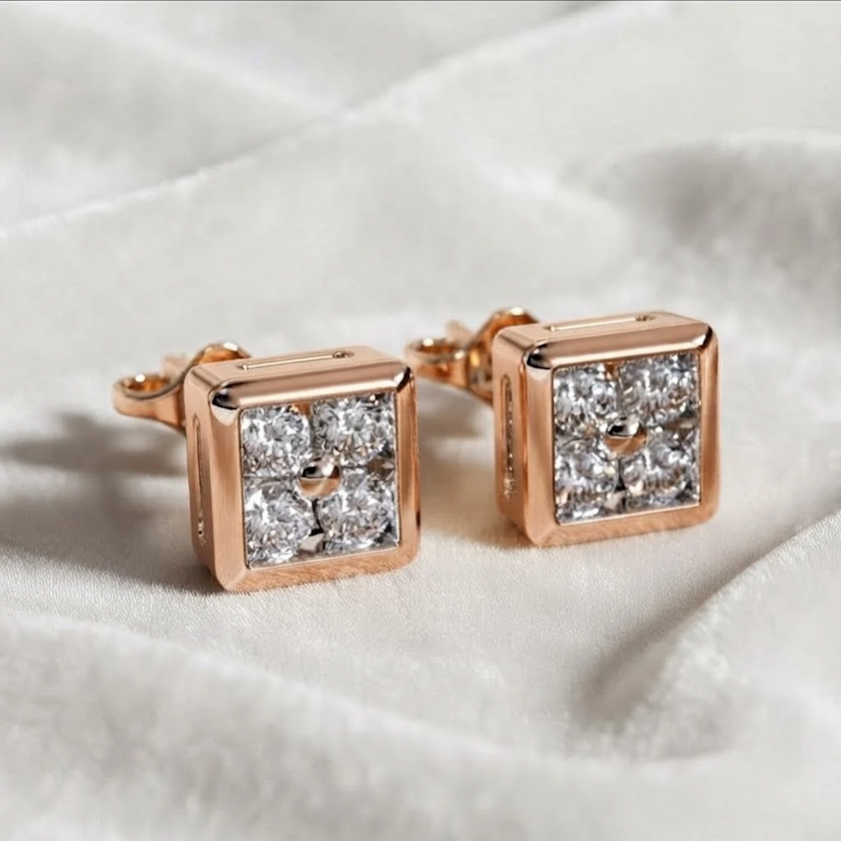 Round Shape Lab Grown Diamond Square Shape 4 Round Earring