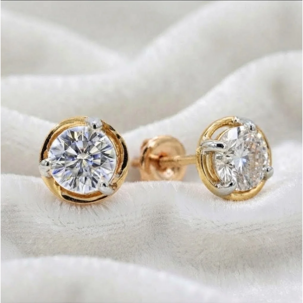 Three Prong Round Diamond Studs Earring For Women