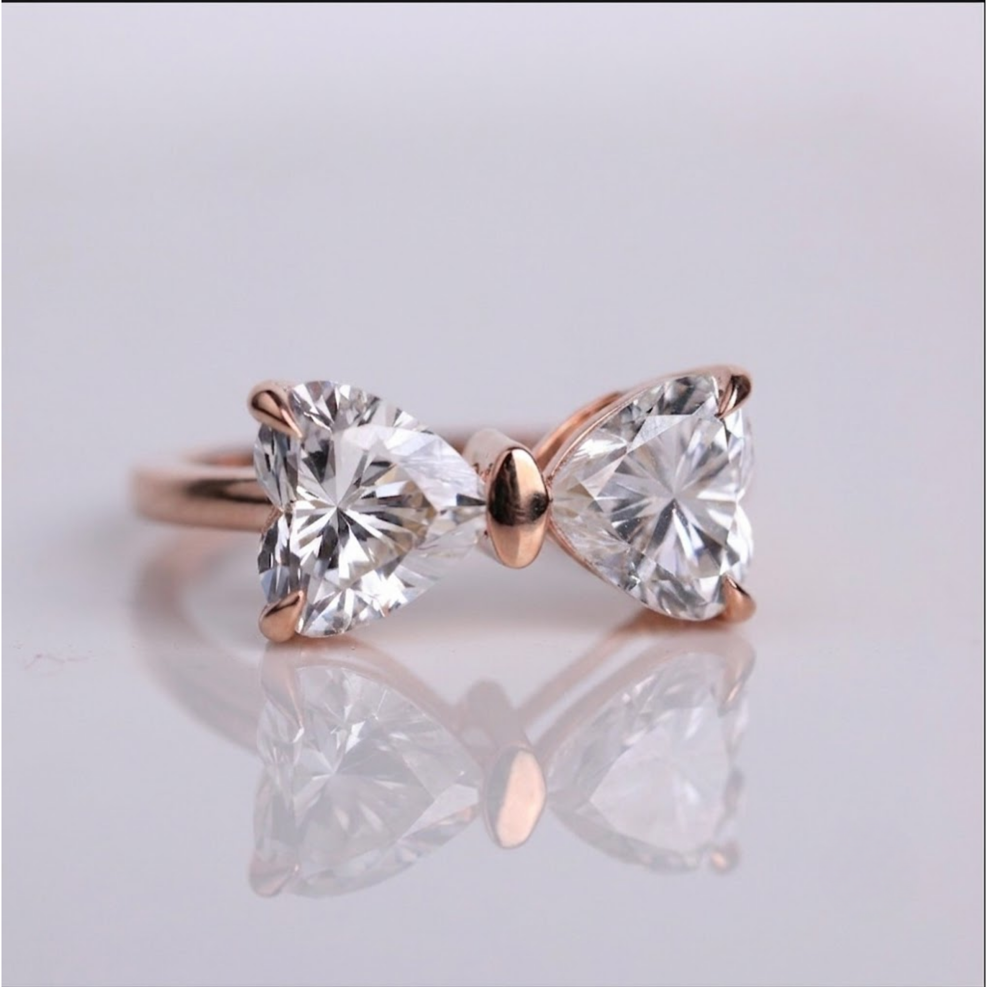 14K Gold Toller Schleifen-Herz-Laborgezüchteter Diamantring