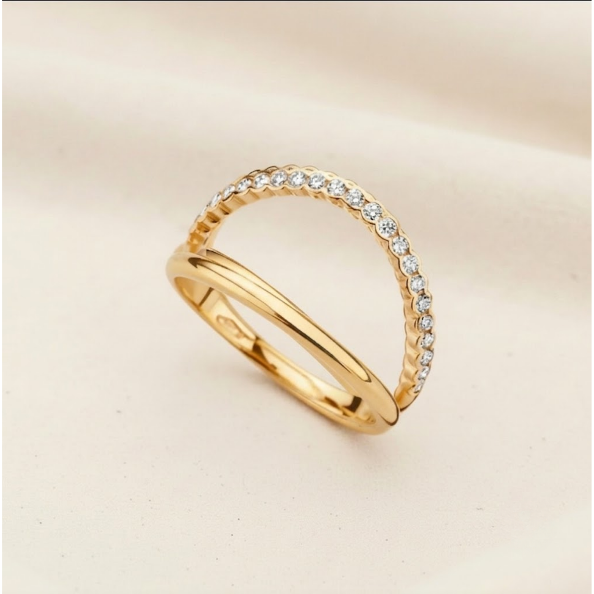 Round Cut Lab Grown Diamond Wedding Ring
