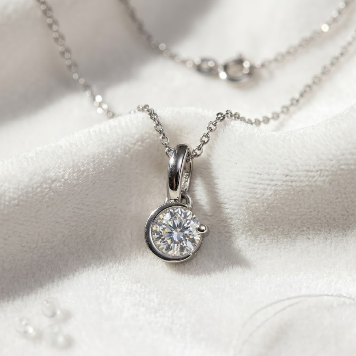 Solitaire Channel moon magic Necklace