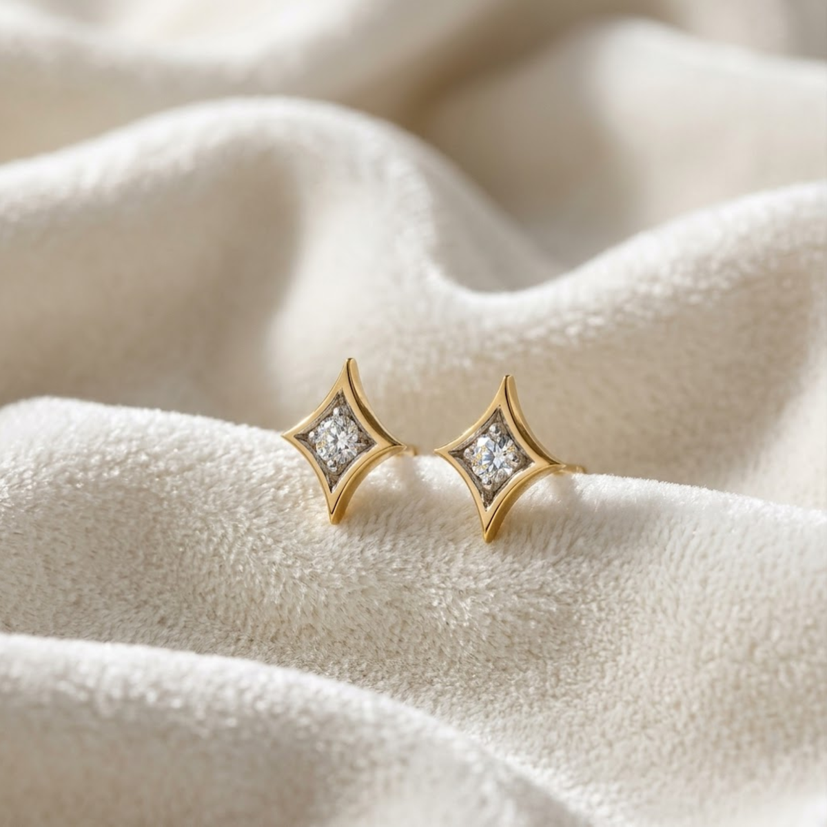 14K Massivgold Nordstern Ohrstecker Tiny Stern Knorpel-Ohrring
