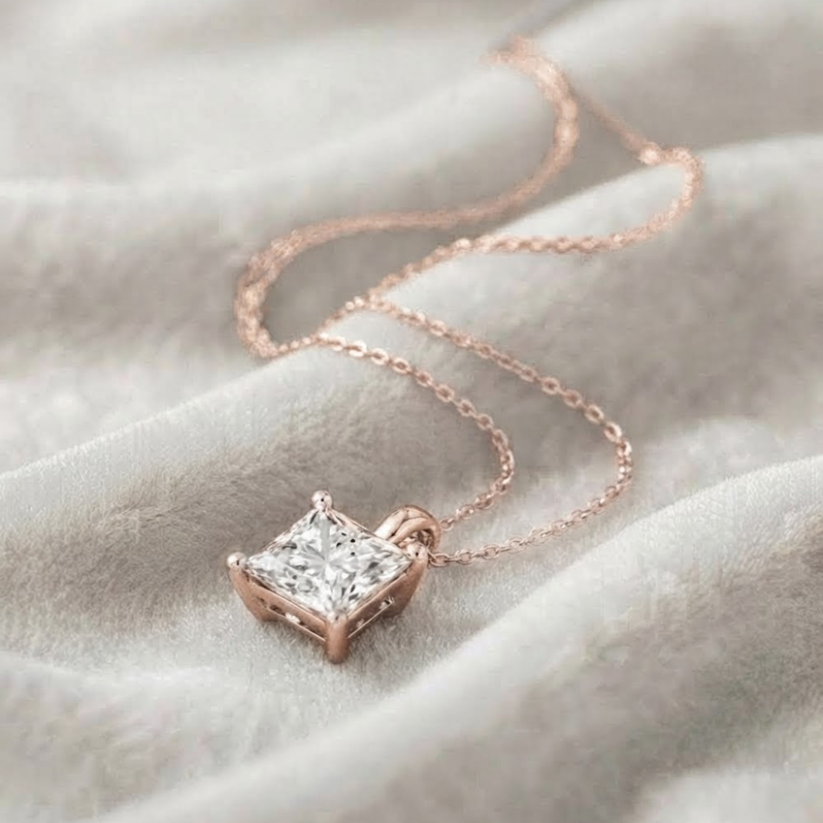 14K Gold Diamantanhänger mit 3 Karat Prinzessschliff