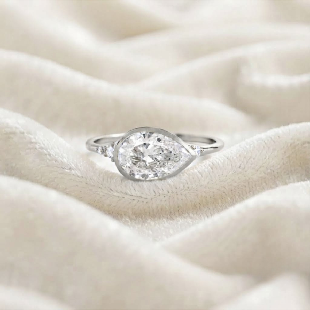 Oval Cut Engagement Ring