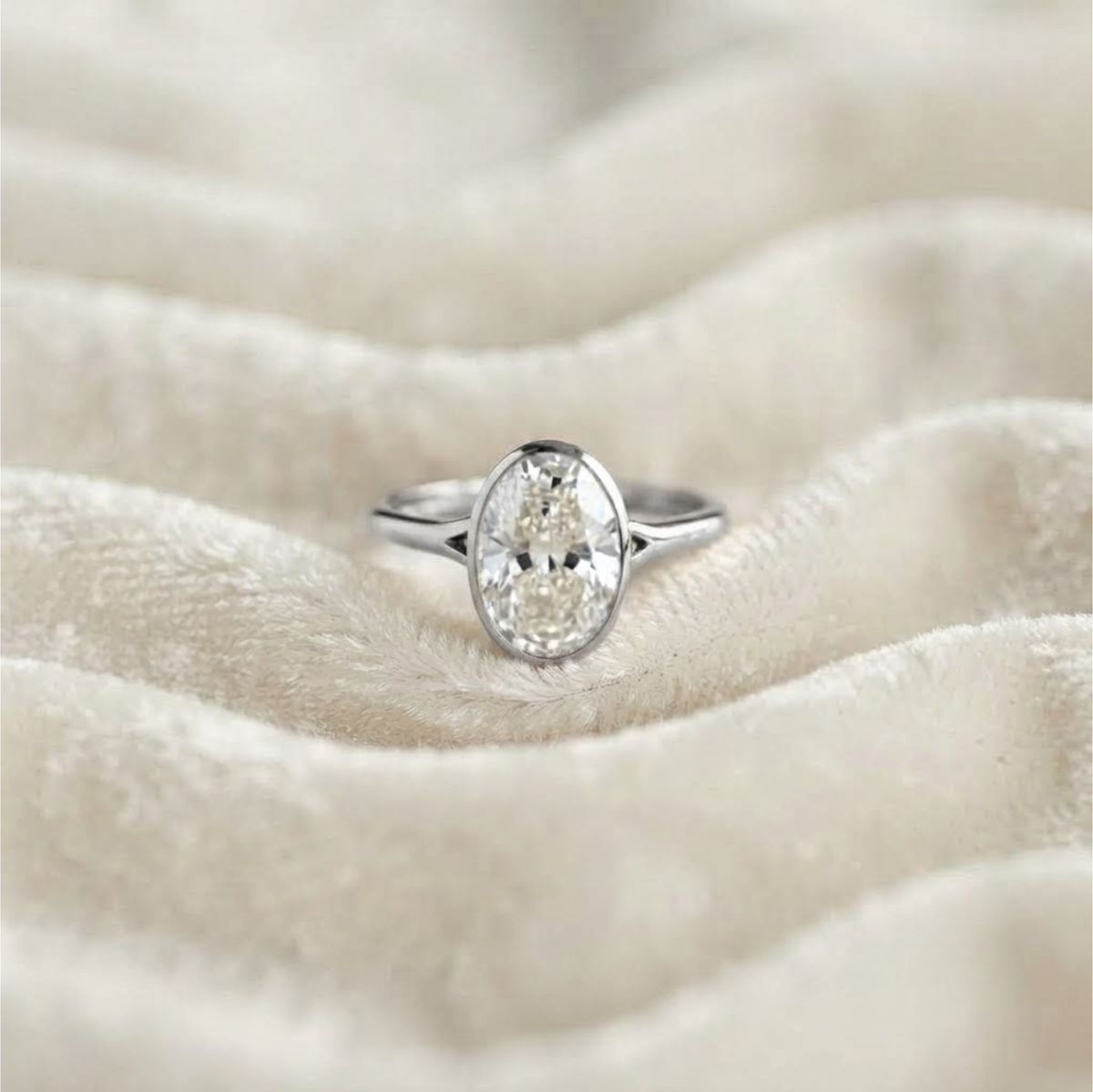2 Karat ovaler, im Labor gezüchteter Diamant 14K Gold Verlobungsring