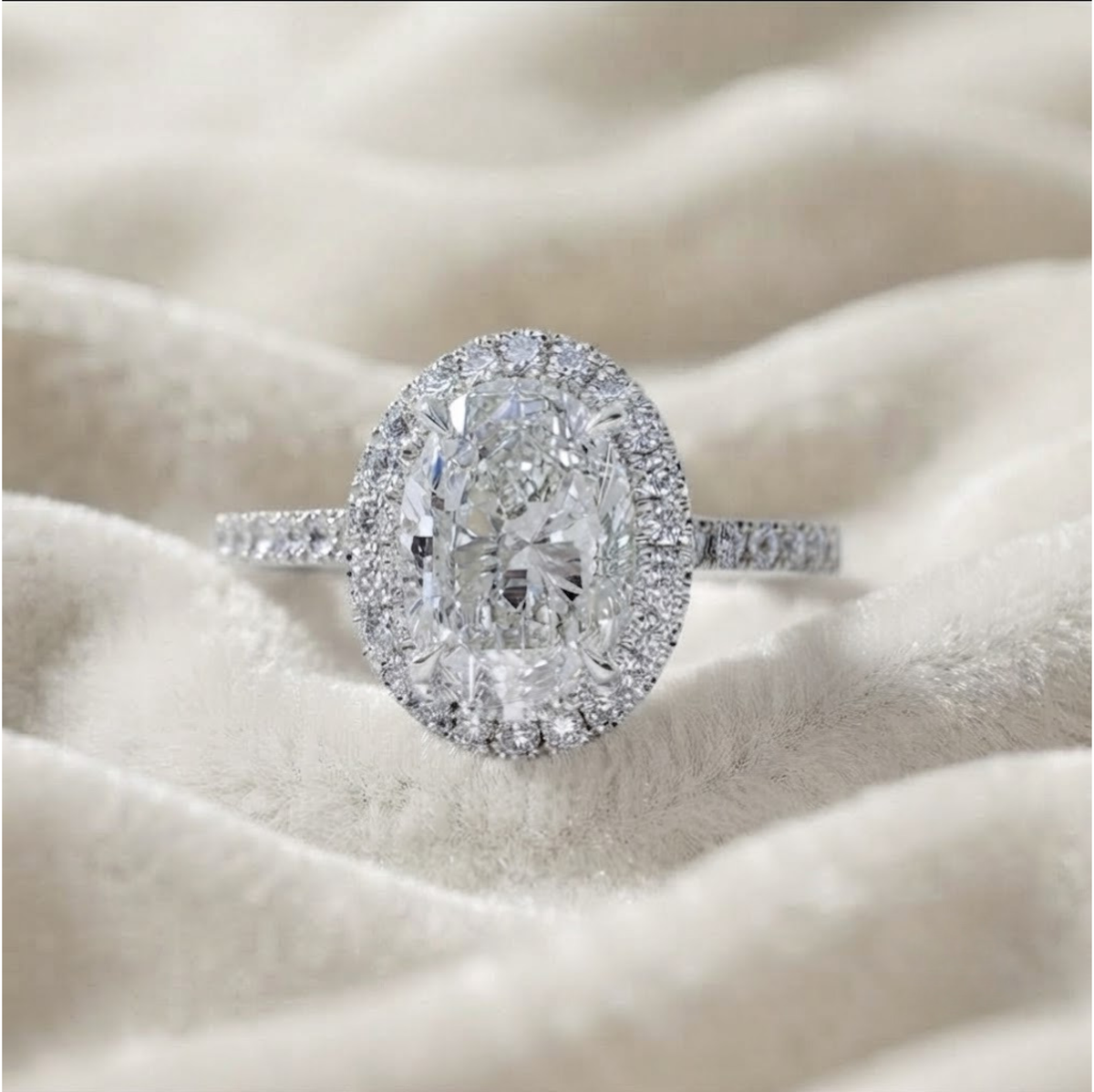 14K Laborgezüchteter Diamant-Verlobungsring mit ovalem Halo