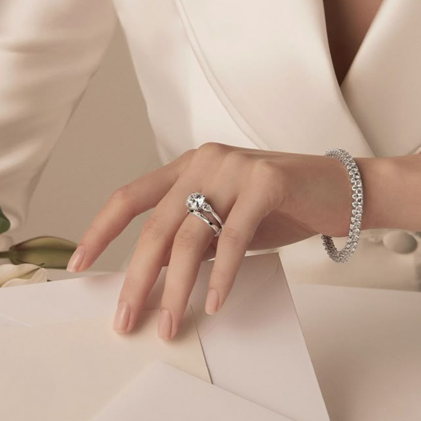 How to Wear Statement Jewlery to Weddings, Parties, and More