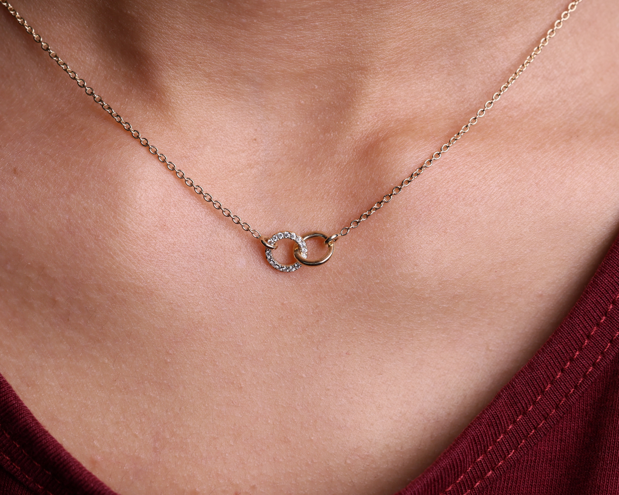 0.05 Ctw Diamond Intertwined Circle Necklace in 14K Solid Gold