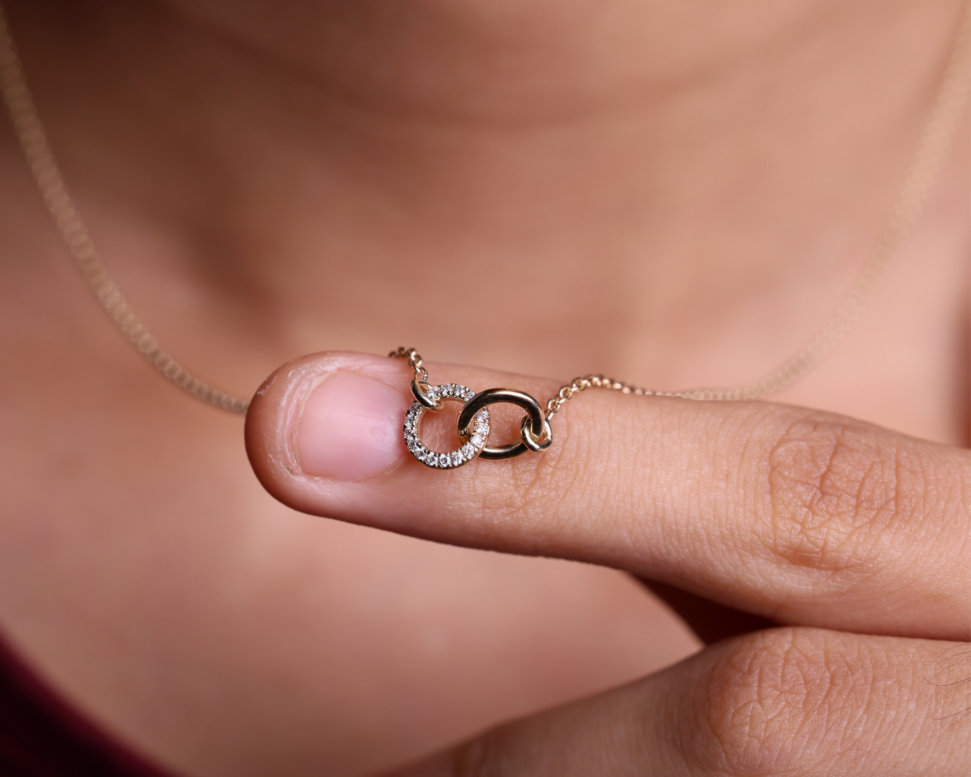 0.05 Ctw Diamond Intertwined Circle Necklace in 14K Solid Gold