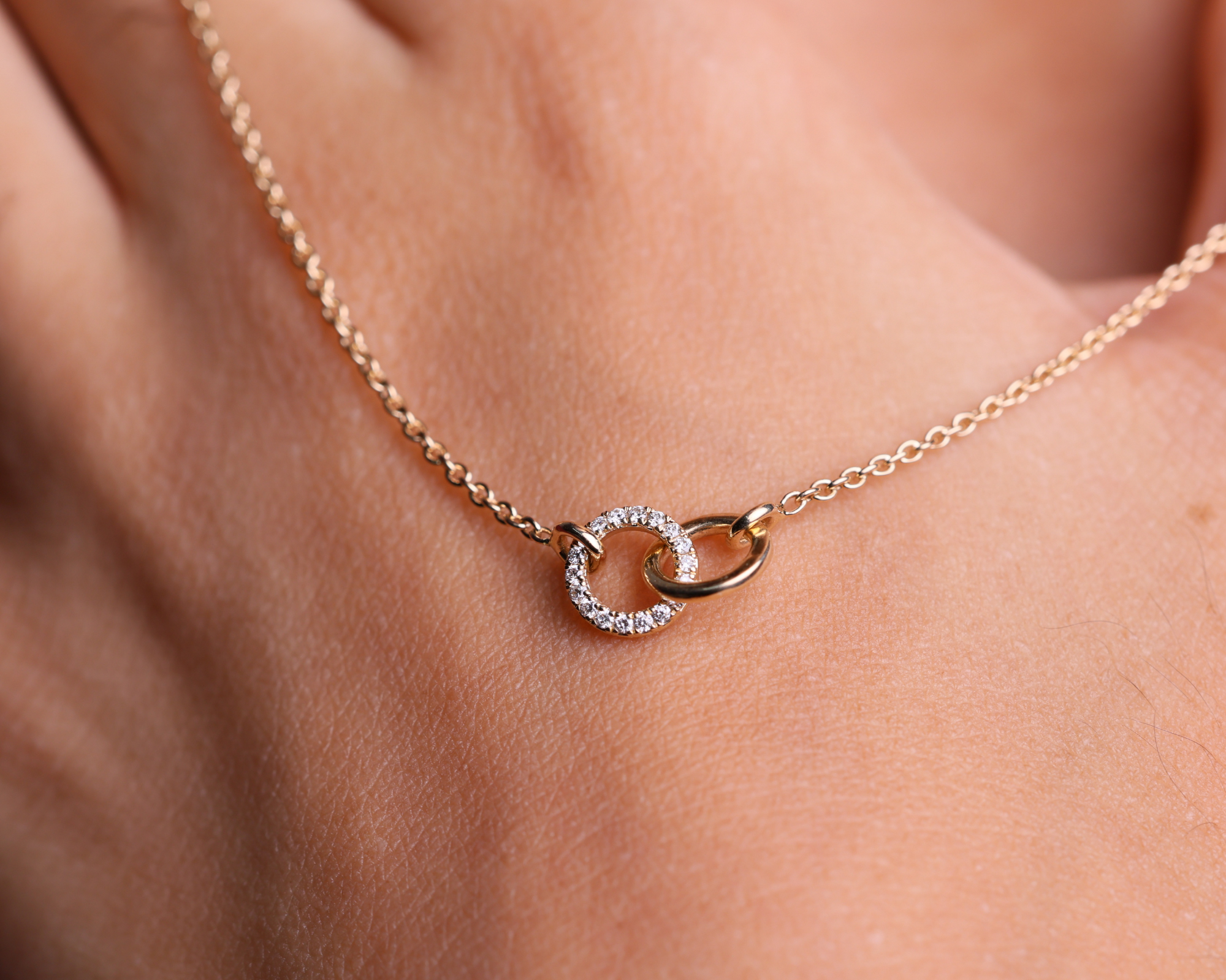 0.05 Ctw Diamond Intertwined Circle Necklace in 14K Solid Gold