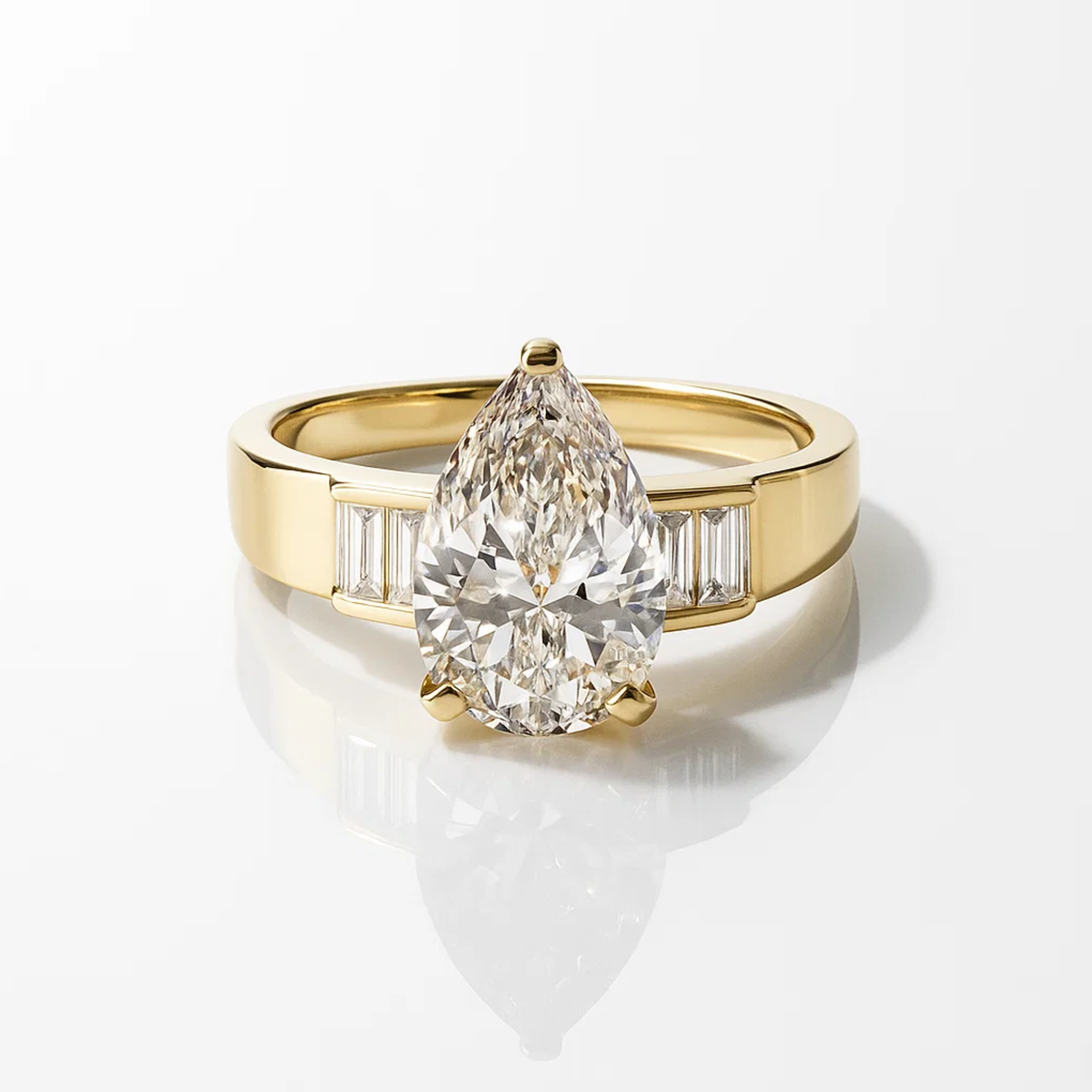 Gold ring with a pear-shaped diamond and baguette side stones 