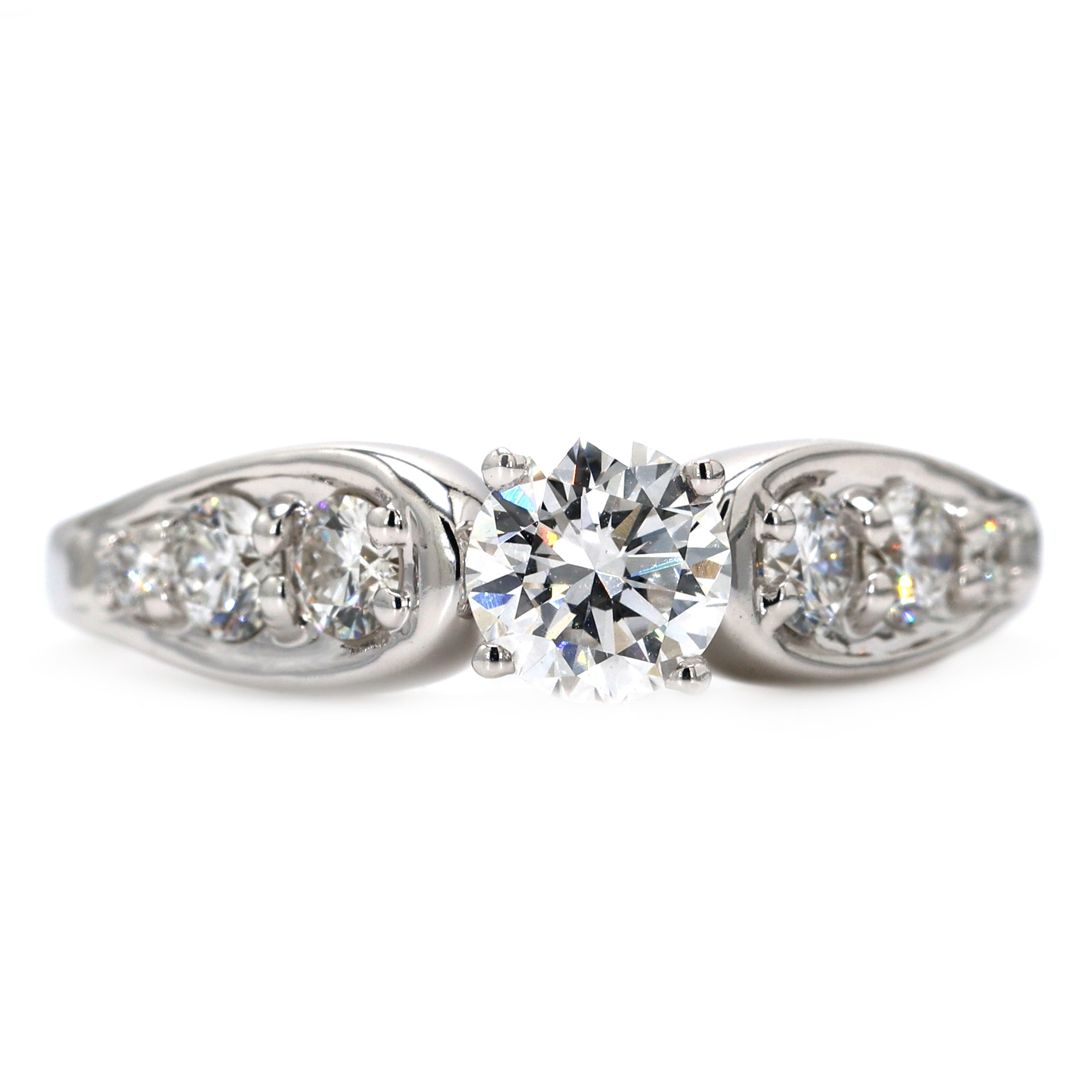 14K Gold Round Shape Lab Grown Diamond Engagement Ring