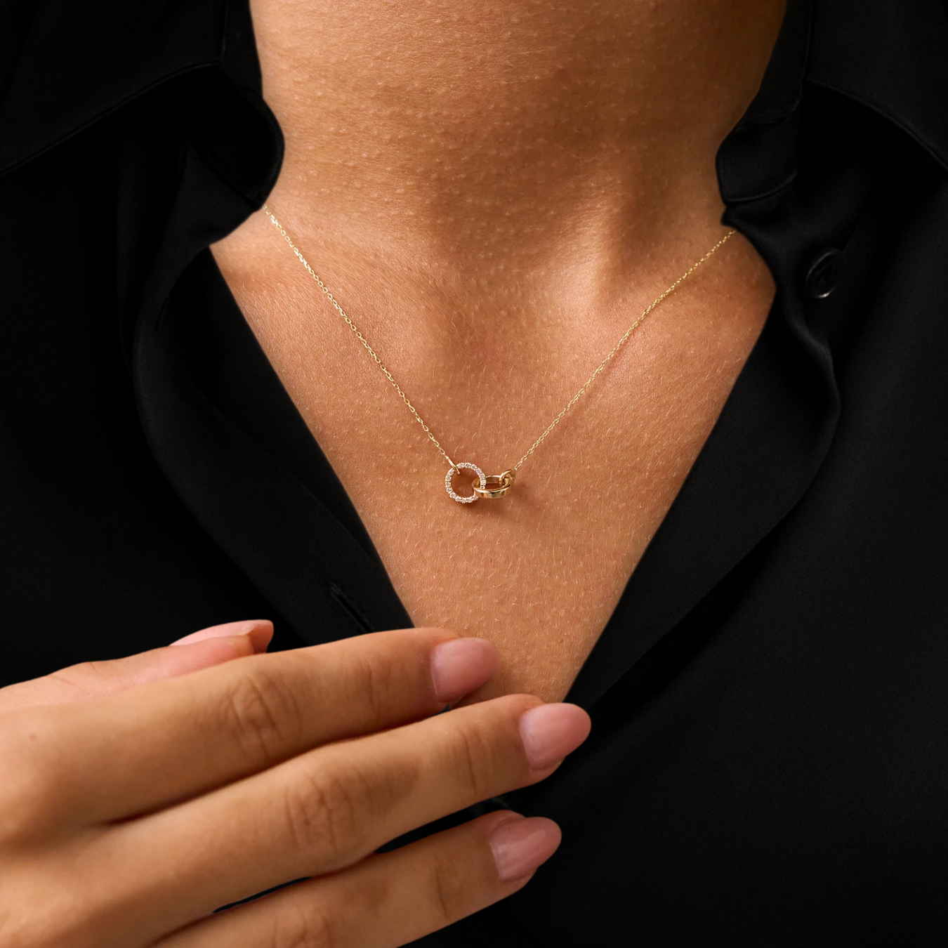 0.05 Ctw Diamond Intertwined Circle Necklace in 14K Solid Gold