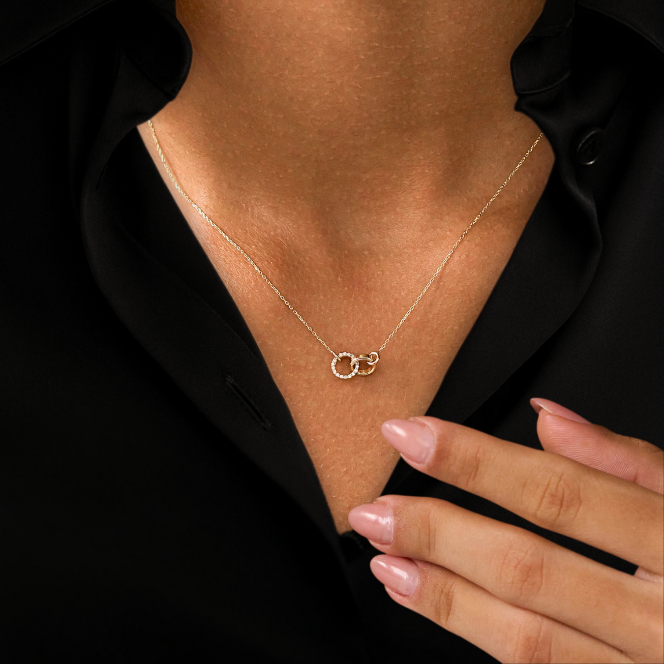 0.05 Ctw Diamond Intertwined Circle Necklace in 14K Solid Gold