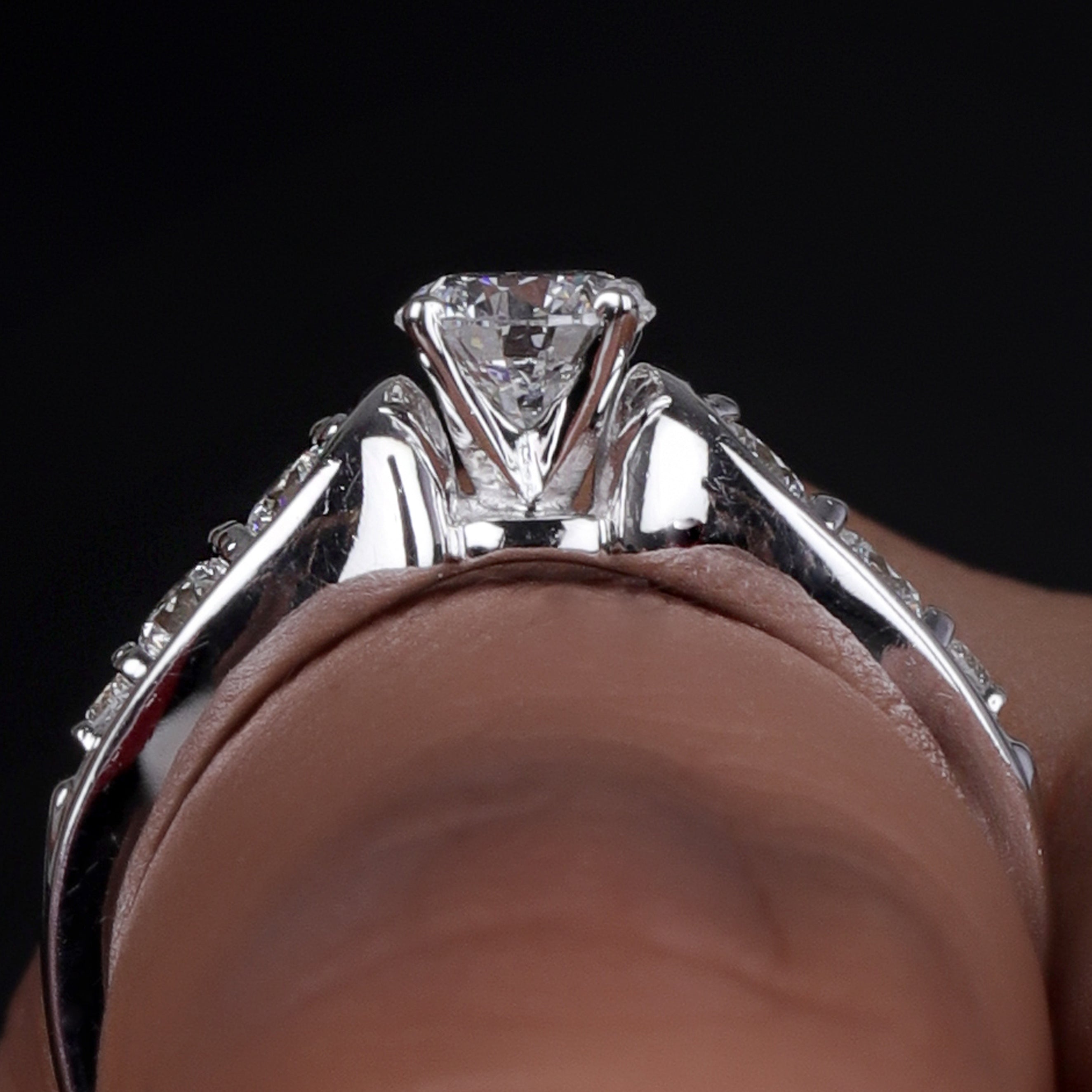 14K Gold Round Shape Lab Grown Diamond Engagement Ring