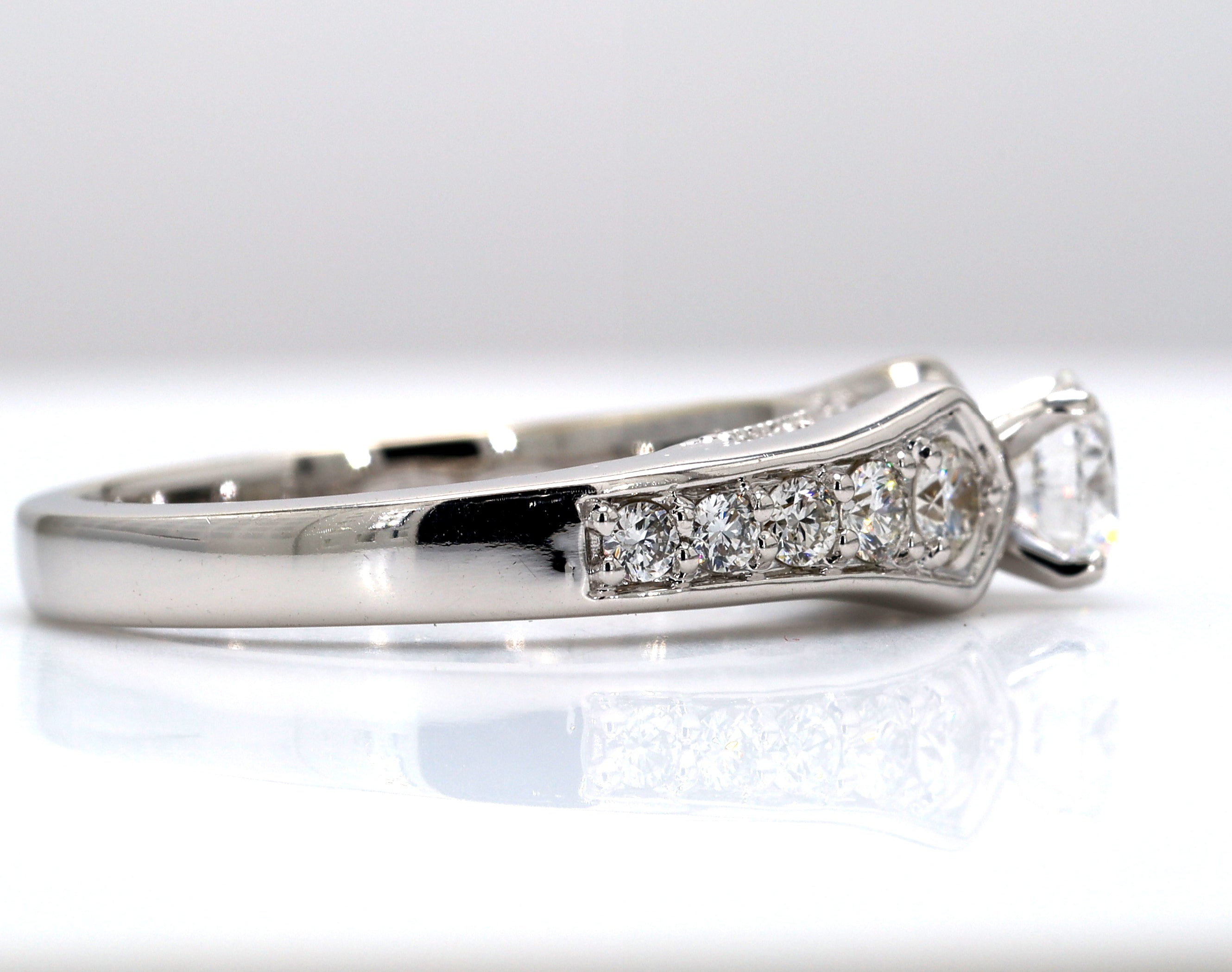 14K White Gold Round Shape with Side Stones Engagement Ring