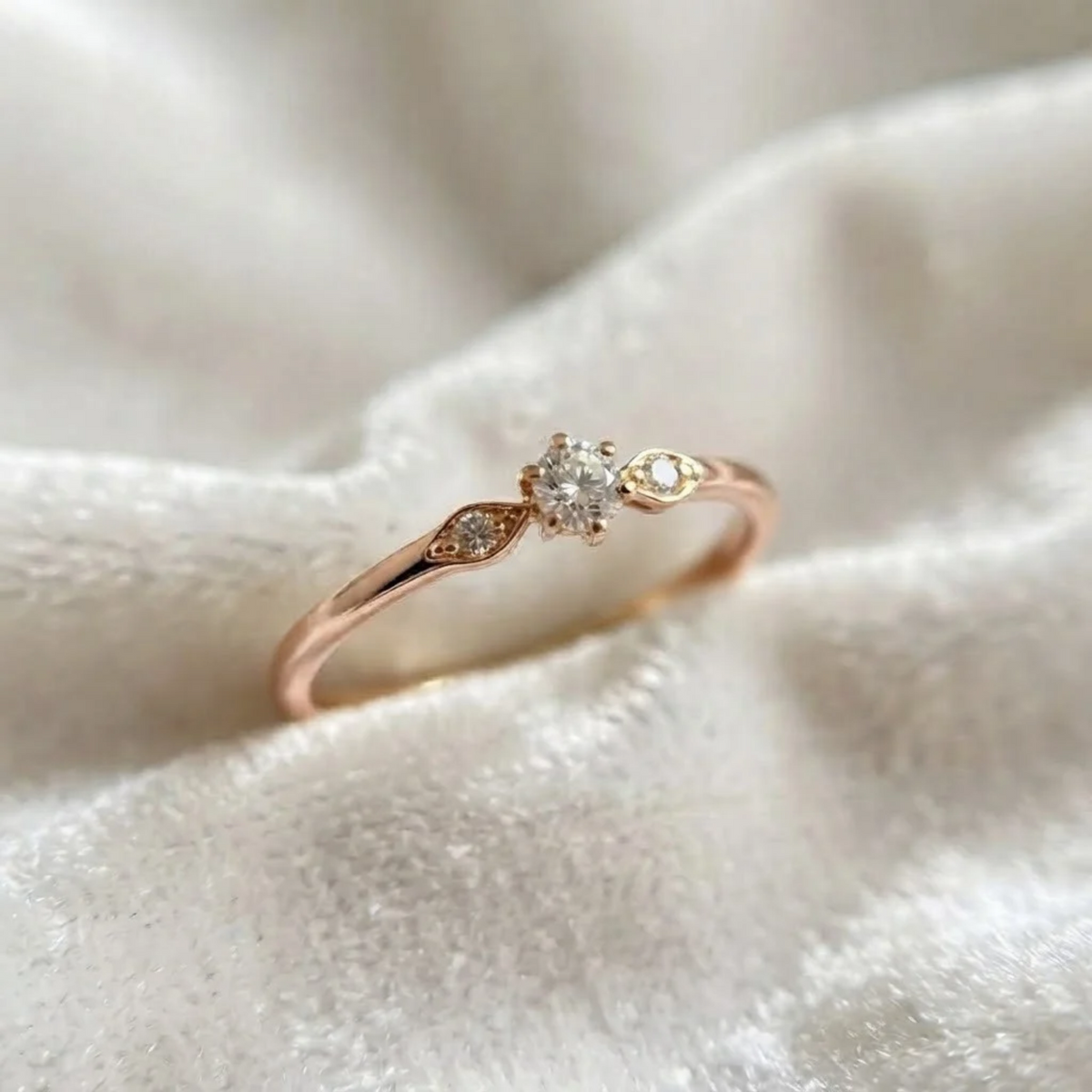 Round Diamond Leaf Accent Ring
