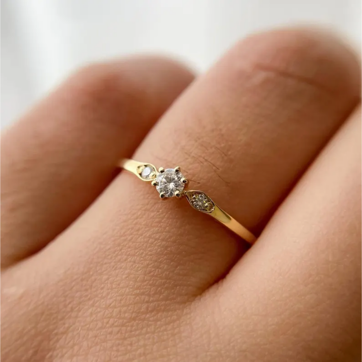 Round Diamond Leaf Accent Ring