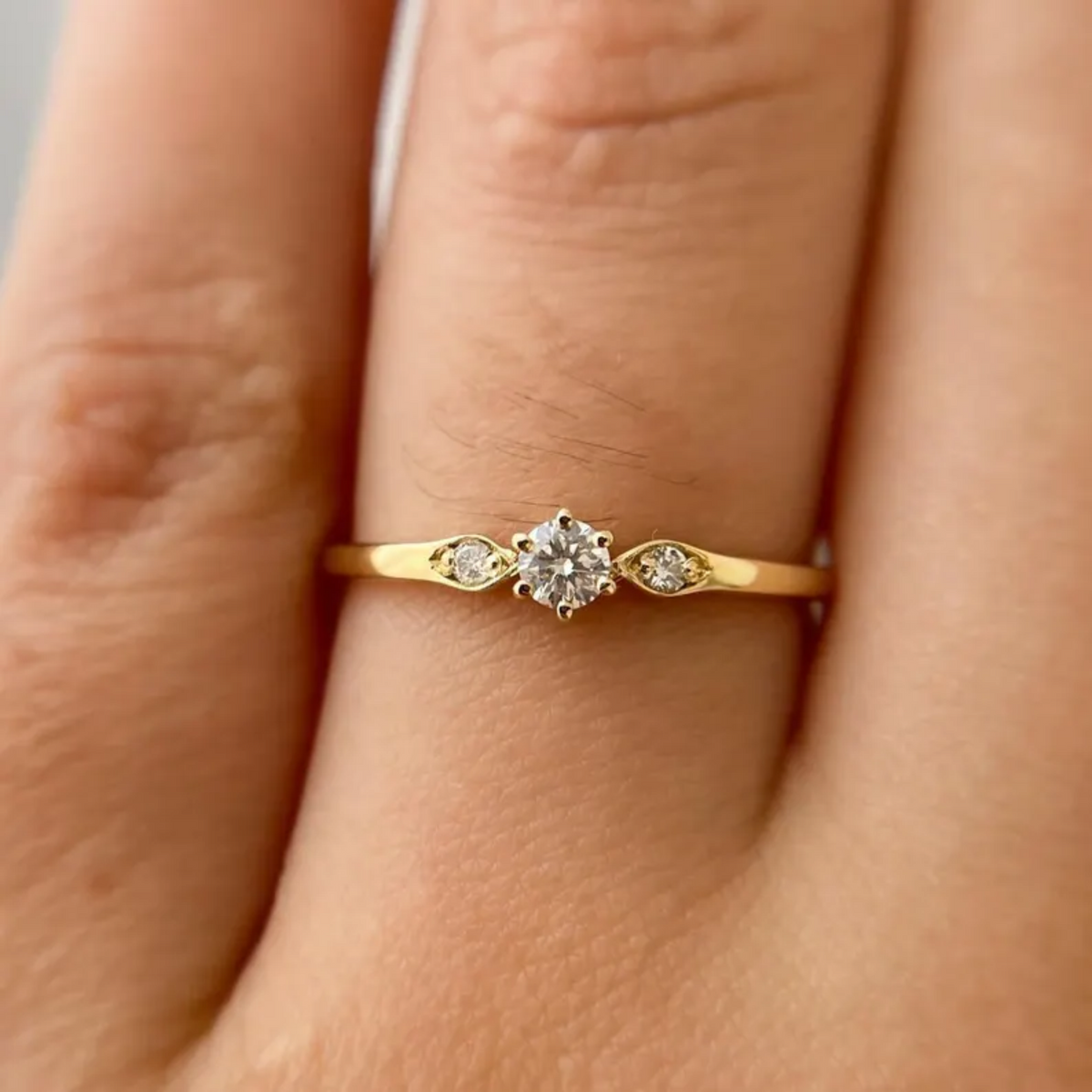Round Diamond Leaf Accent Ring