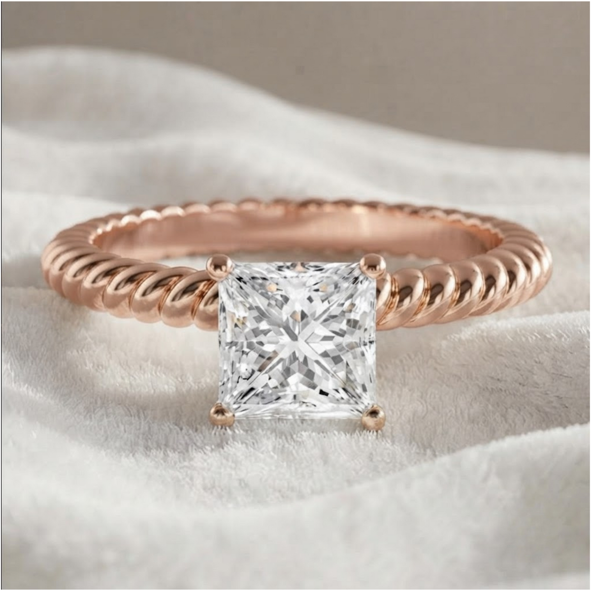 Verlobungsring aus 14K Gold mit 1 Karat Prinzessschliff im Labor gezüchtetem Diamant und gedrehter Ringschiene