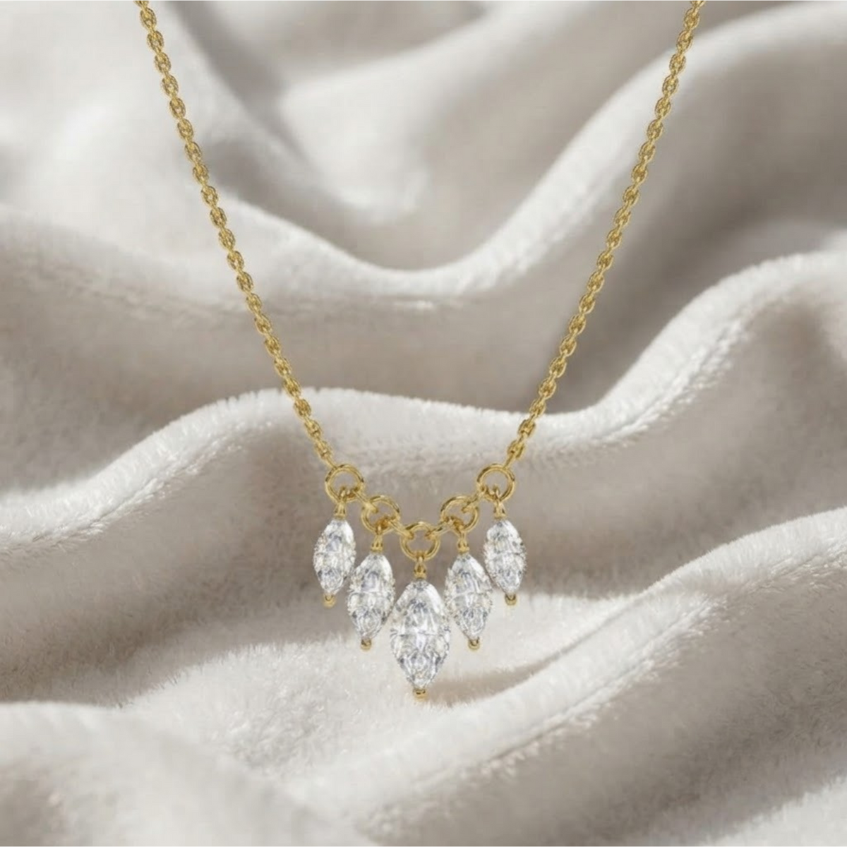 14K Halskette mit Diamantanhänger im Marquise-Schliff