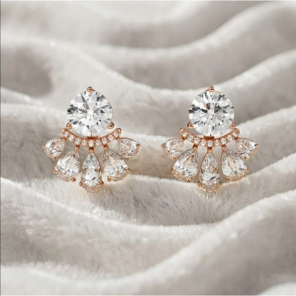 Ohrstecker aus 14K Gold mit Diamanten in Birnen-, runden und Marquise-Schliff