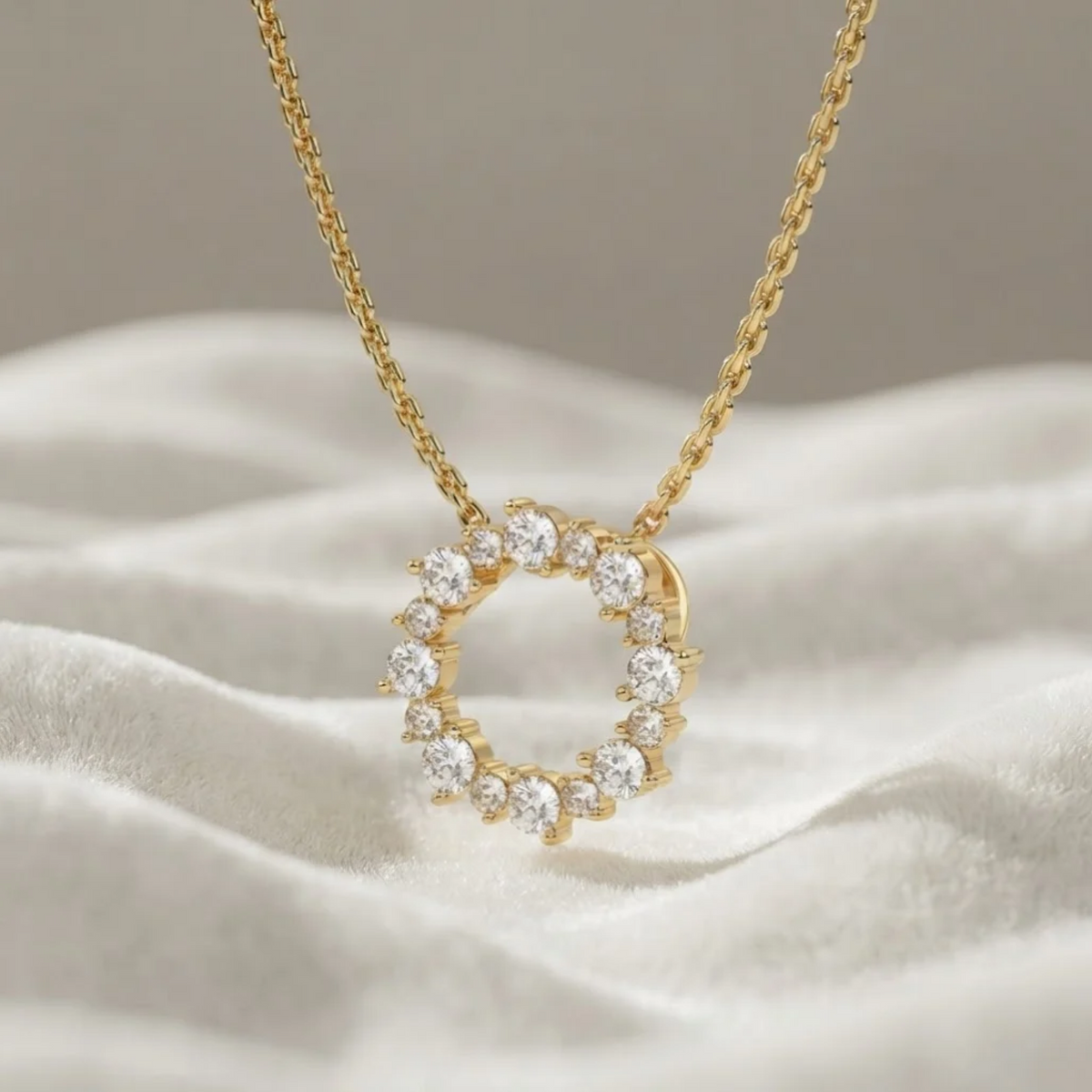 Circle Round Pendnat with Diamond