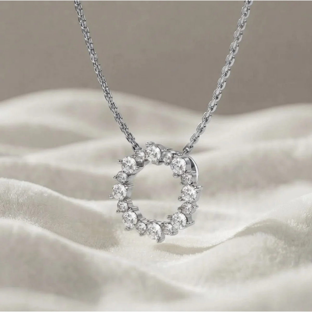 Circle Round Pendnat with Diamond